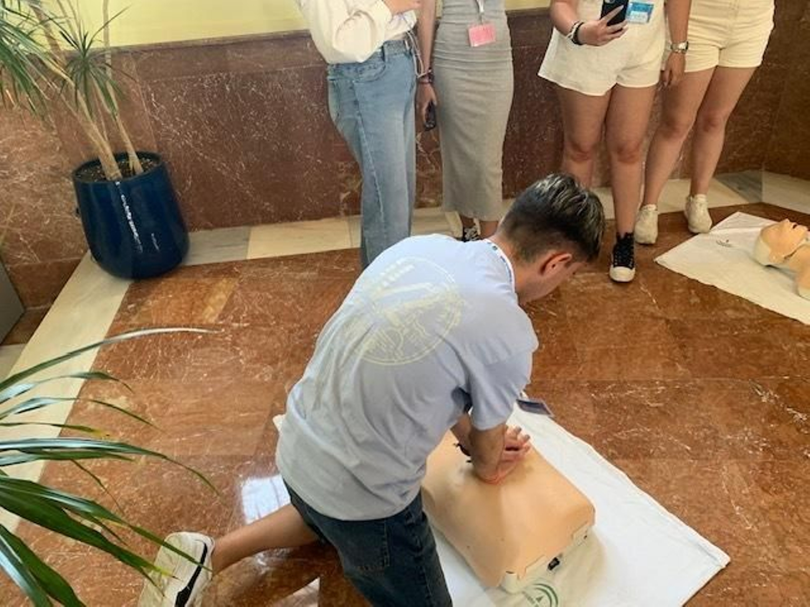 Formación de RCP a los estudiantes del IES Virgen del Carmen en el Hospital de Puerto Real