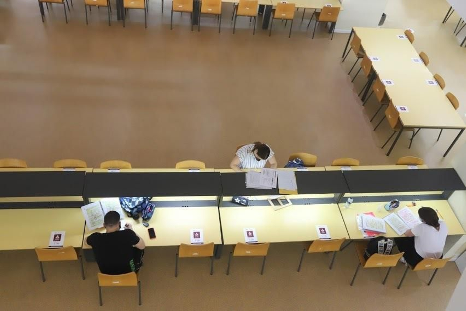 Alumnos de la UCO en la Biblioteca de Rabanales.