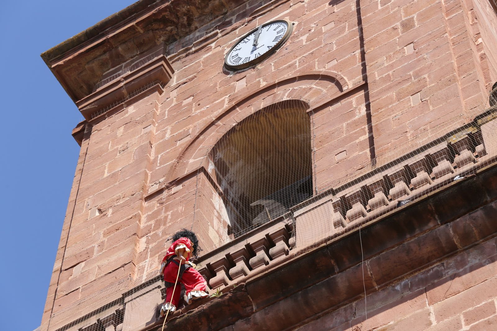La suelta de la Diablilla en Montoro y sus tirones de pelo, en imágenes