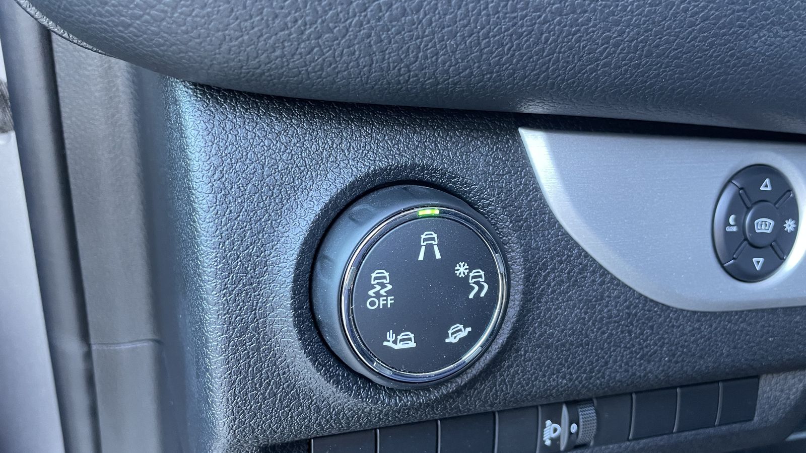 En principio, la adaptabilidad para que la electrónica que gestiona la tracción trabaje en distintas circunstancias, da una funcionalidad extra a esta furgoneta eléctrica.