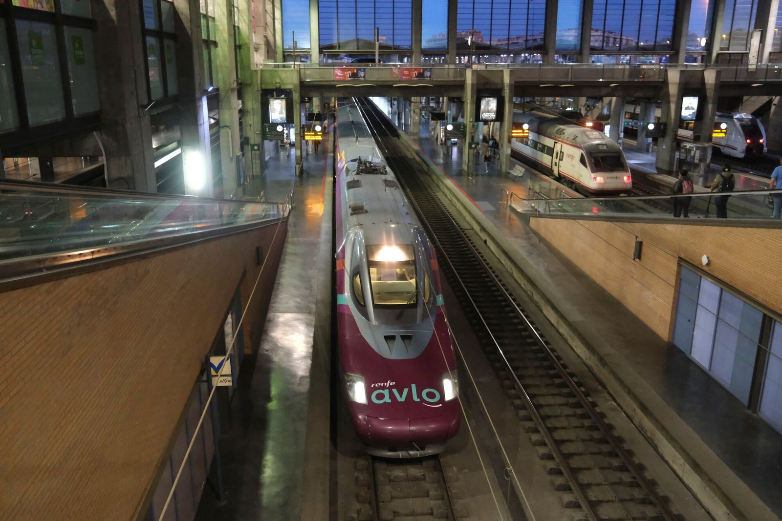 Los trenes Avlo comienzan a circular por Córdoba, en imágenes