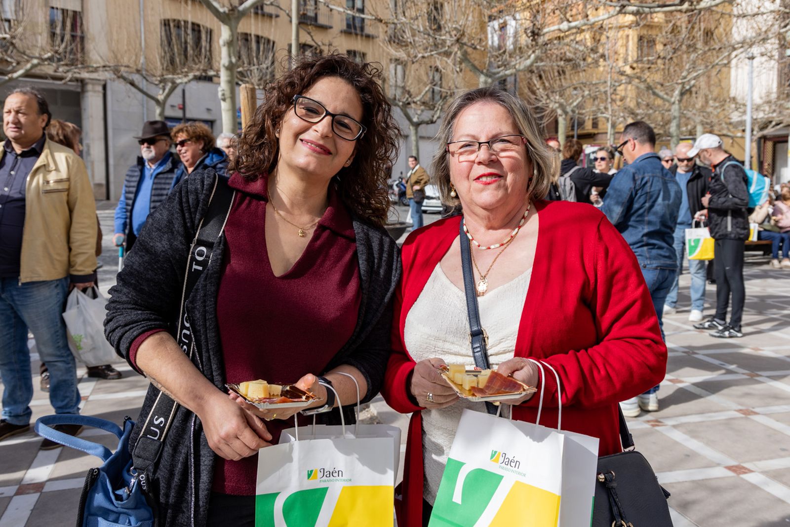 Izado de la Bandera de Andalucía y en un desayuno molinero en Jaén