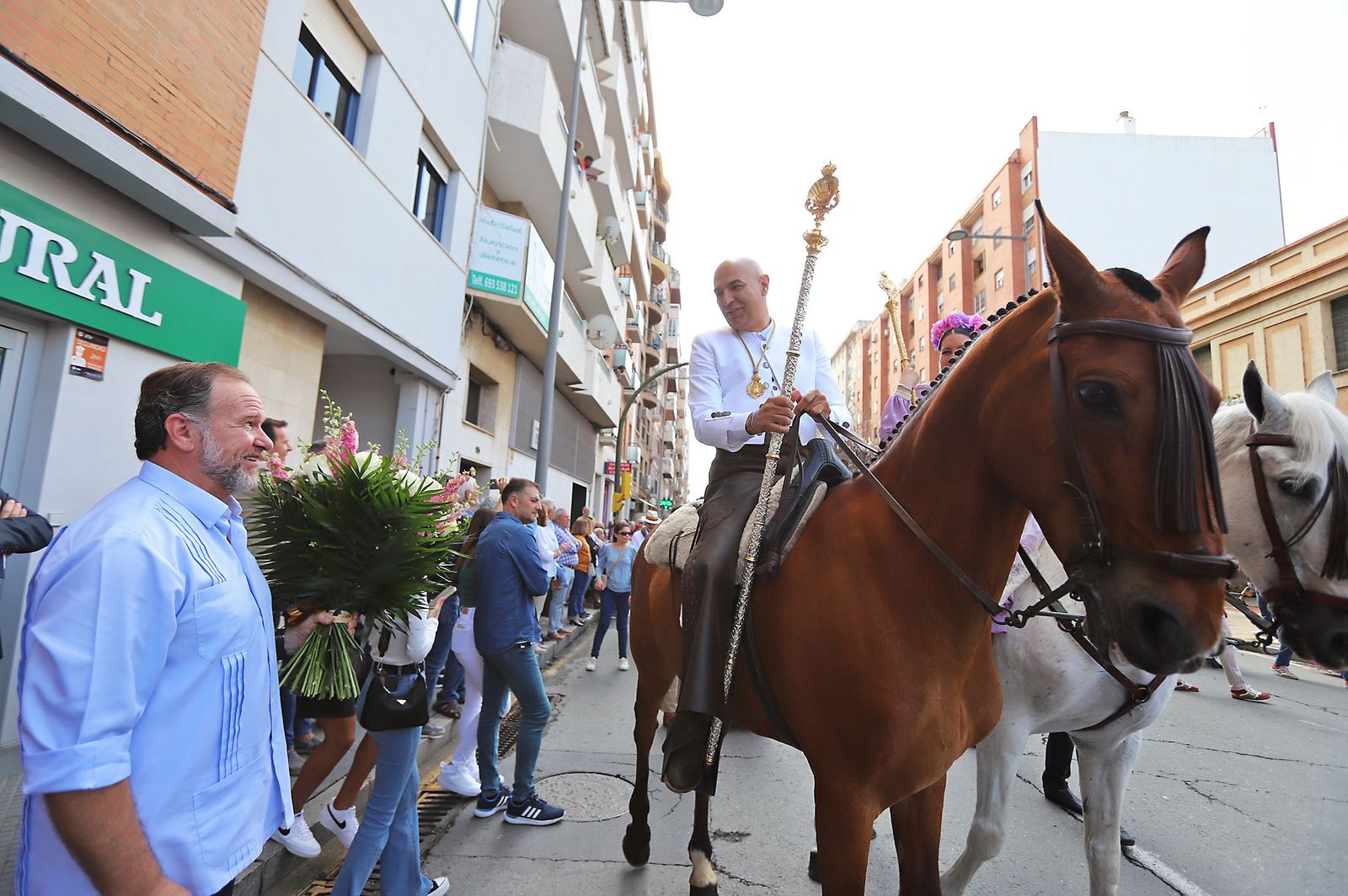 El Rocío 2023: Imágenes de la Hermandad de Emigrantes en su salida de Huelva
