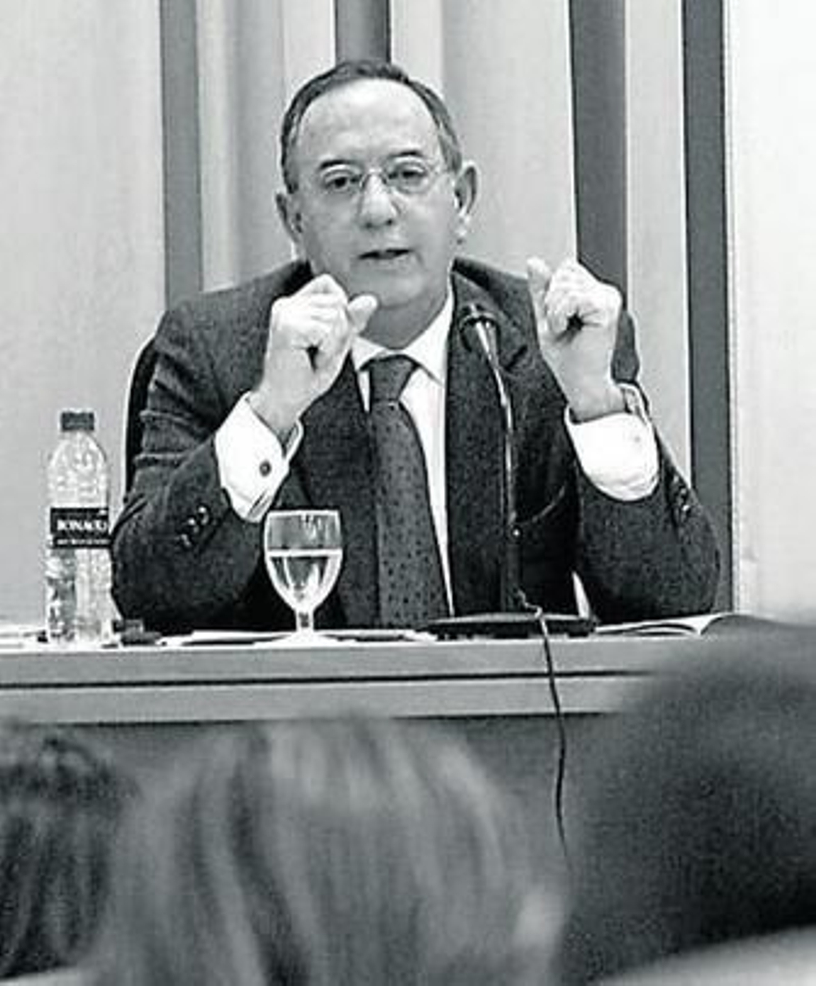 El catedrático jerezano Luis García Ruiz, en una conferencia en la UCA.