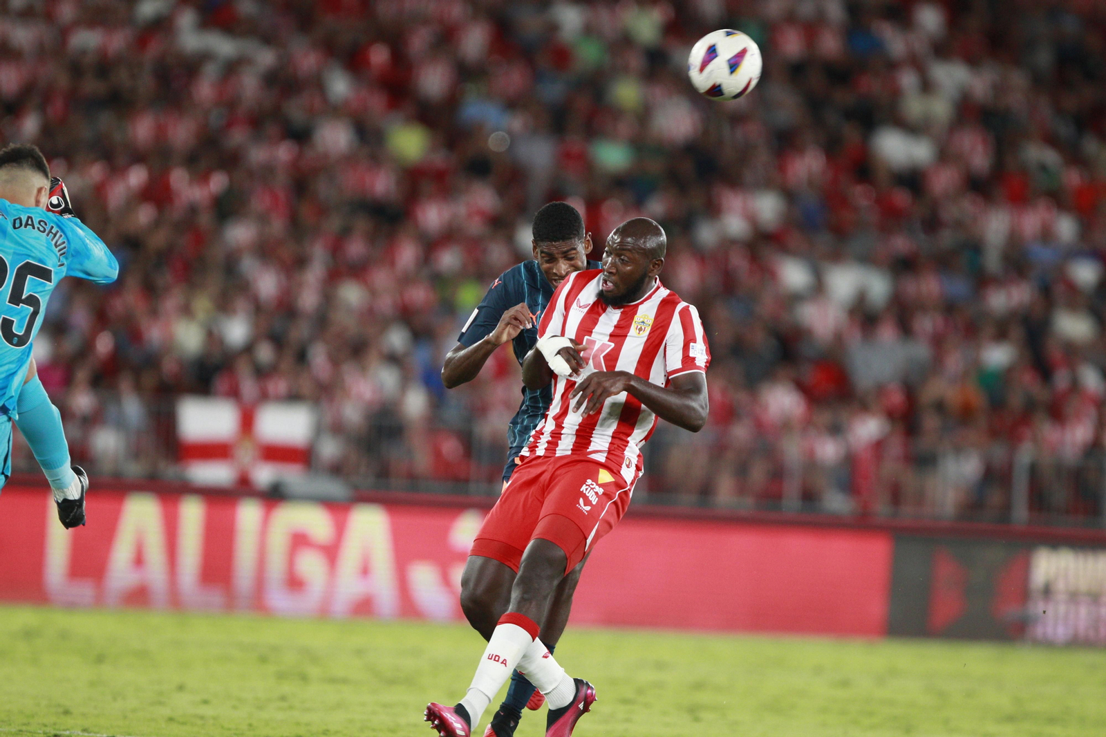 Imágenes del partido de La Liga Ea Sports U.D. Almería-Valencia C.F.