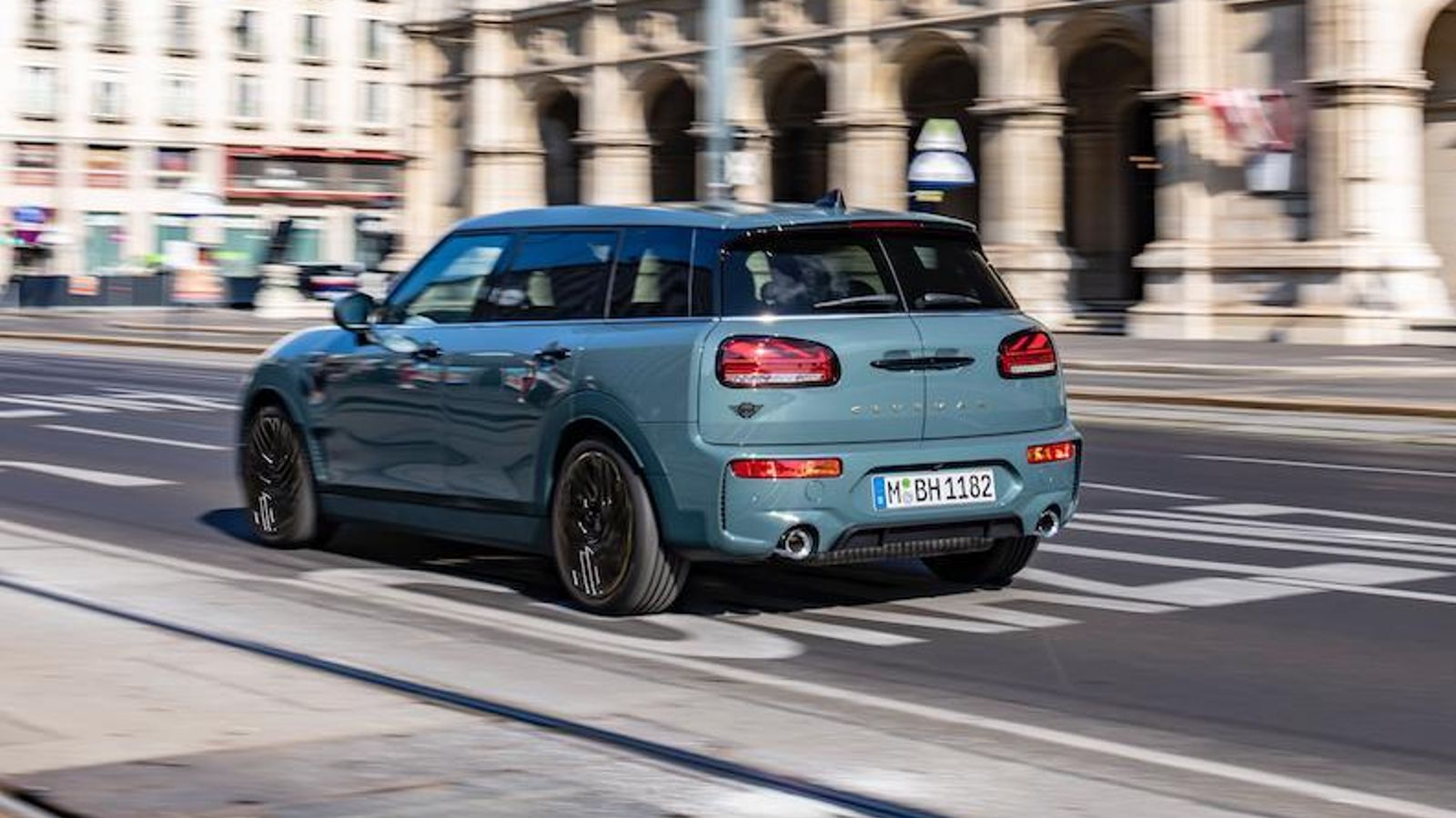 El sistema de propulsión y transmisión de este MIni es el más potente y sofisticado disponible en la marca.