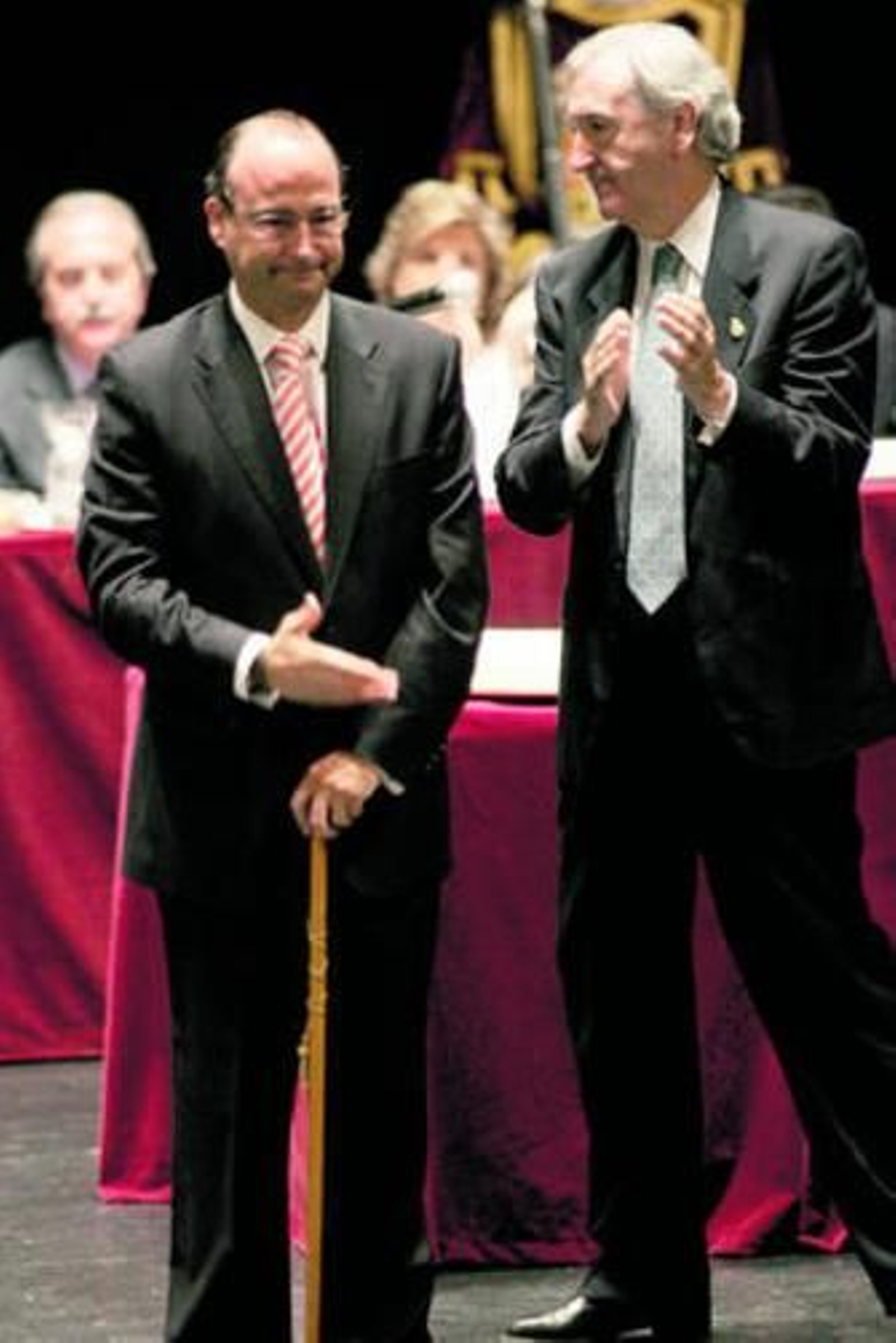 Luis Rogelio lo tiene hecho Luis Rogelio lo tiene hecho