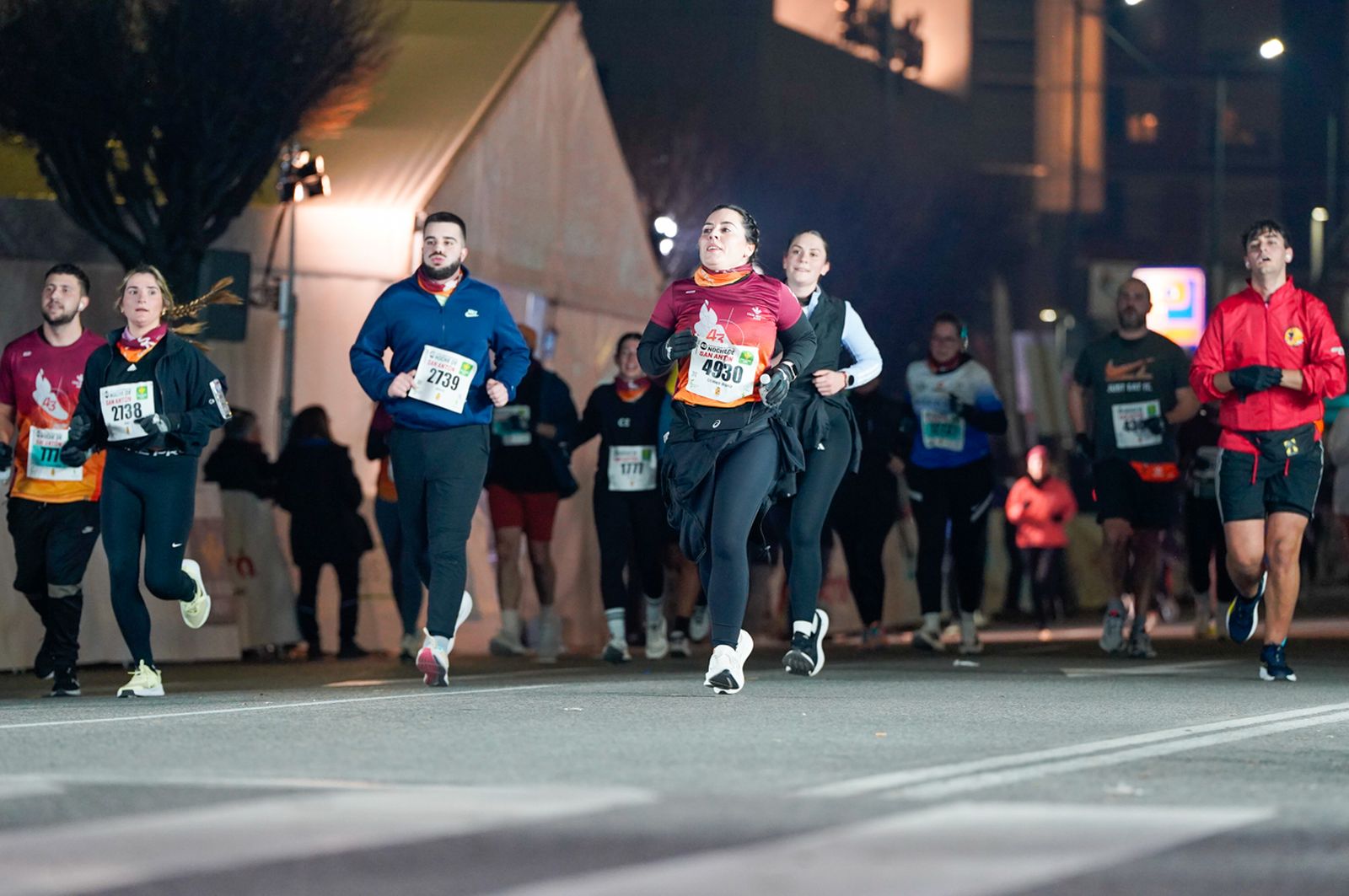 En imágenes: búscate en tu llegada a meta de la Carrera de San Antón 2026 (4)