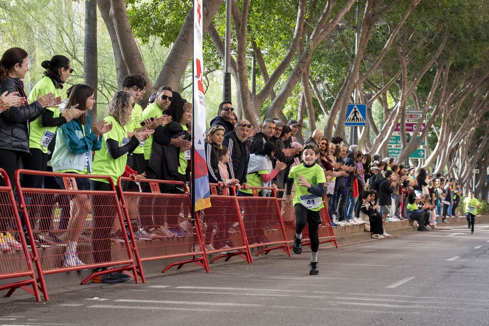 Almería corre unida contra el cáncer en una jornada solidaria