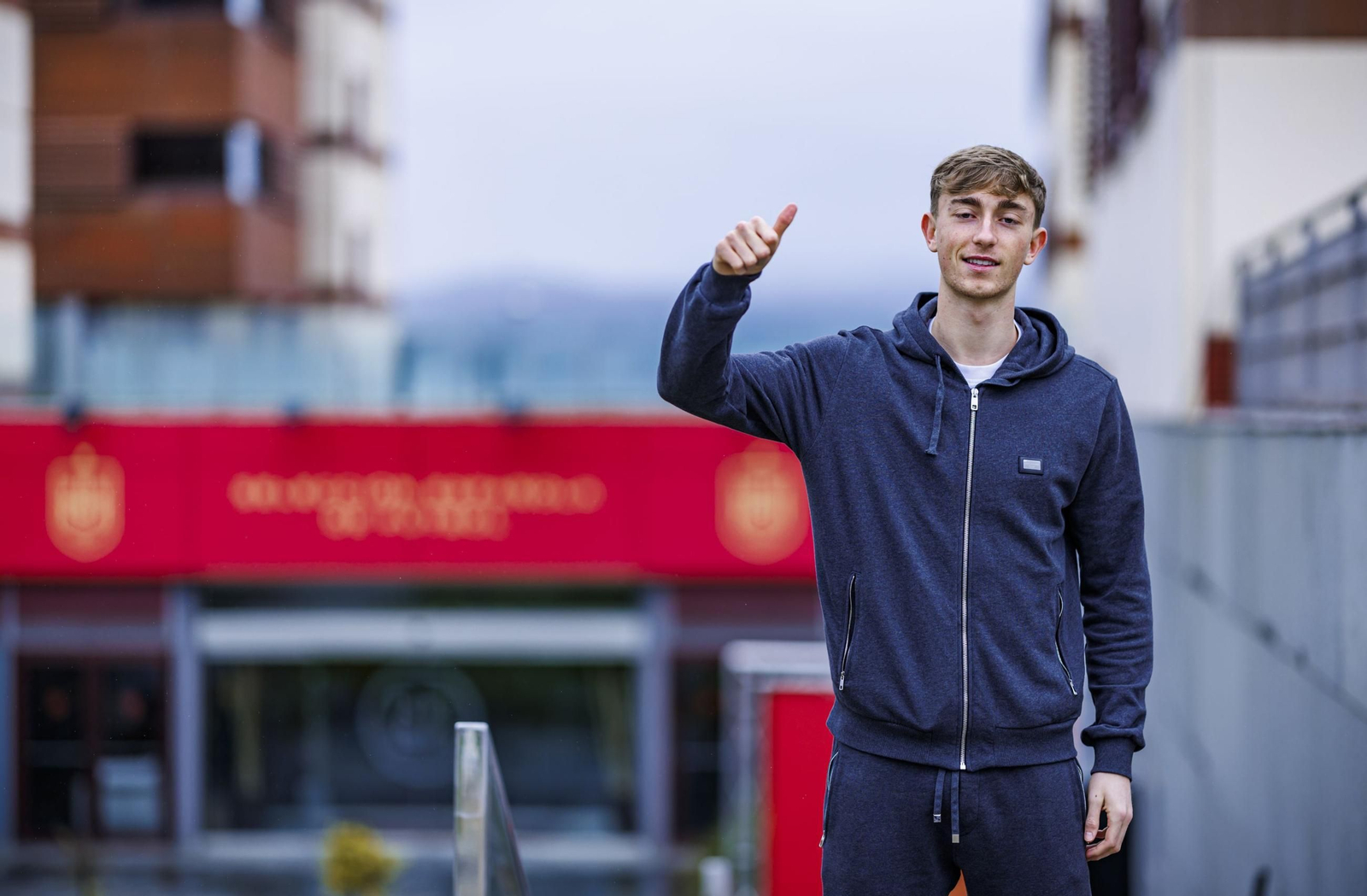El primer día de Dean Huijsen con los campeones de Europa