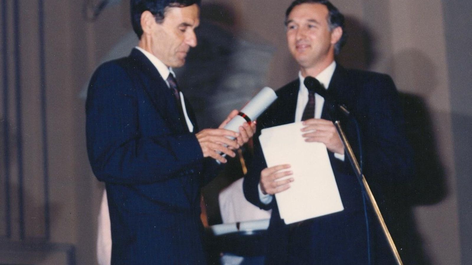 Santa Cecilia 1994 Entrega del titulo de Socio de Honor a Julio Ceballos_en SanlÚcar de Barrameda