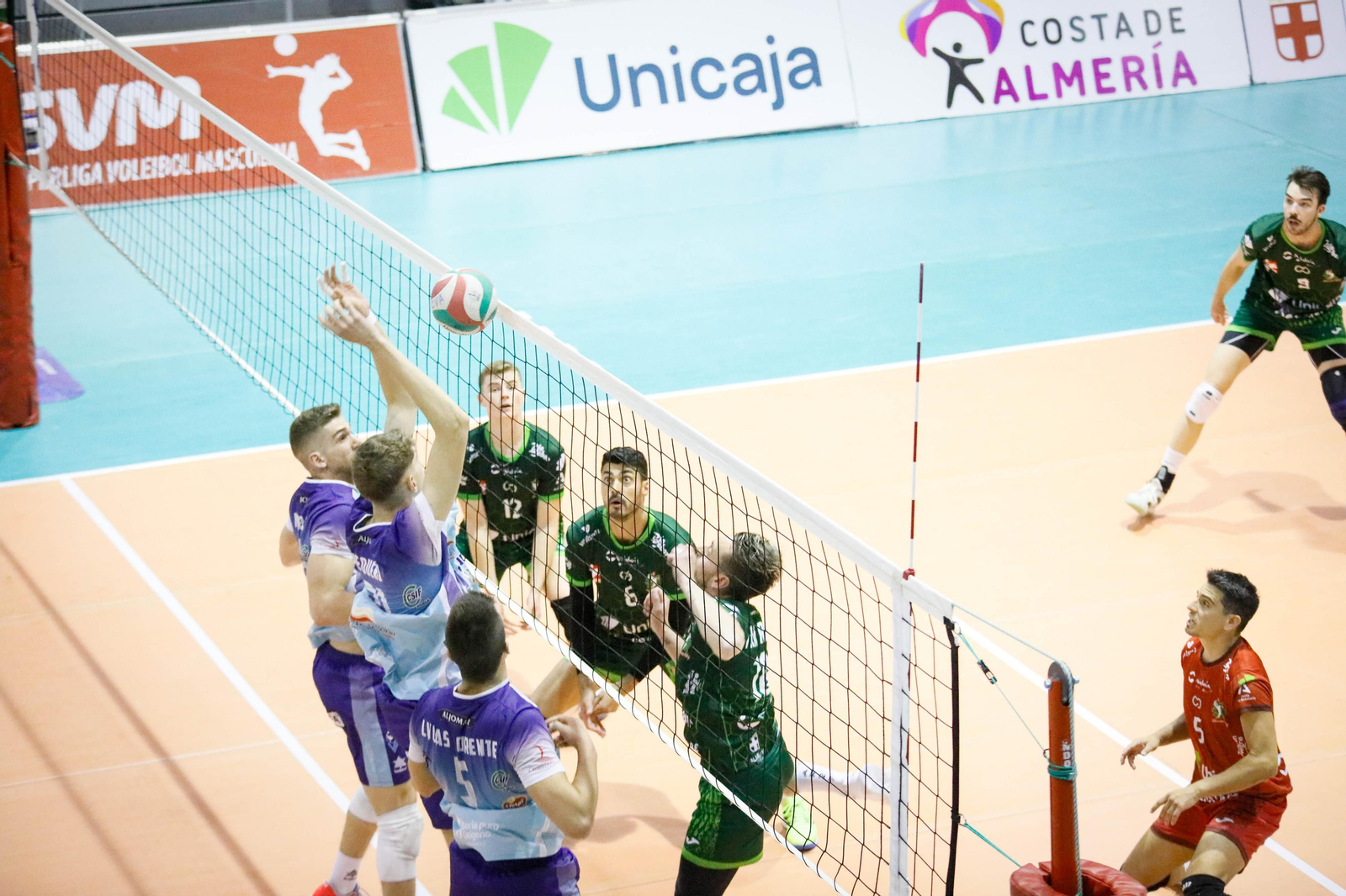 Imágenes del partido entre Unicaja Almería y Grupo Herce Soria