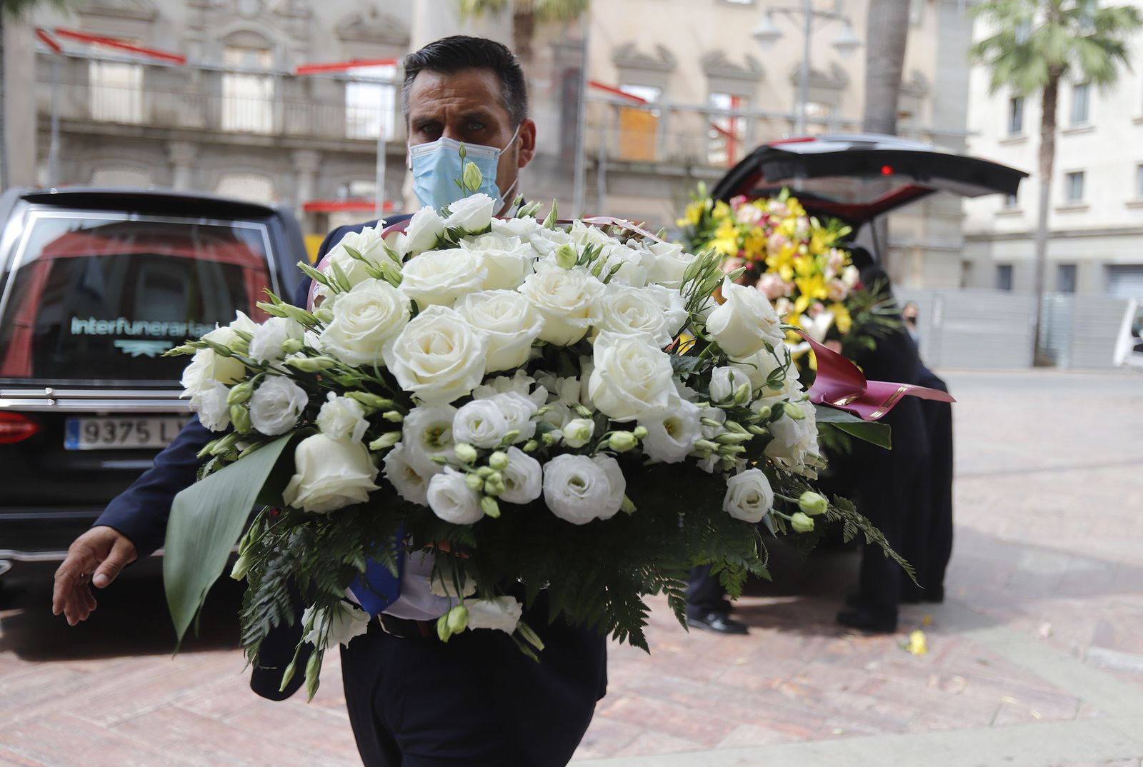 Llegada del féretro de Miguel Baez Litria la Capilla Ardiente de Huelva