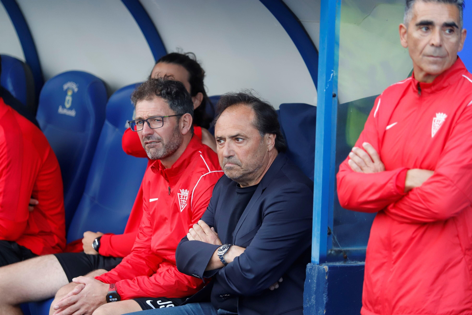 Alfredo Santaelena en el banquillo del Nuevo Colombino.