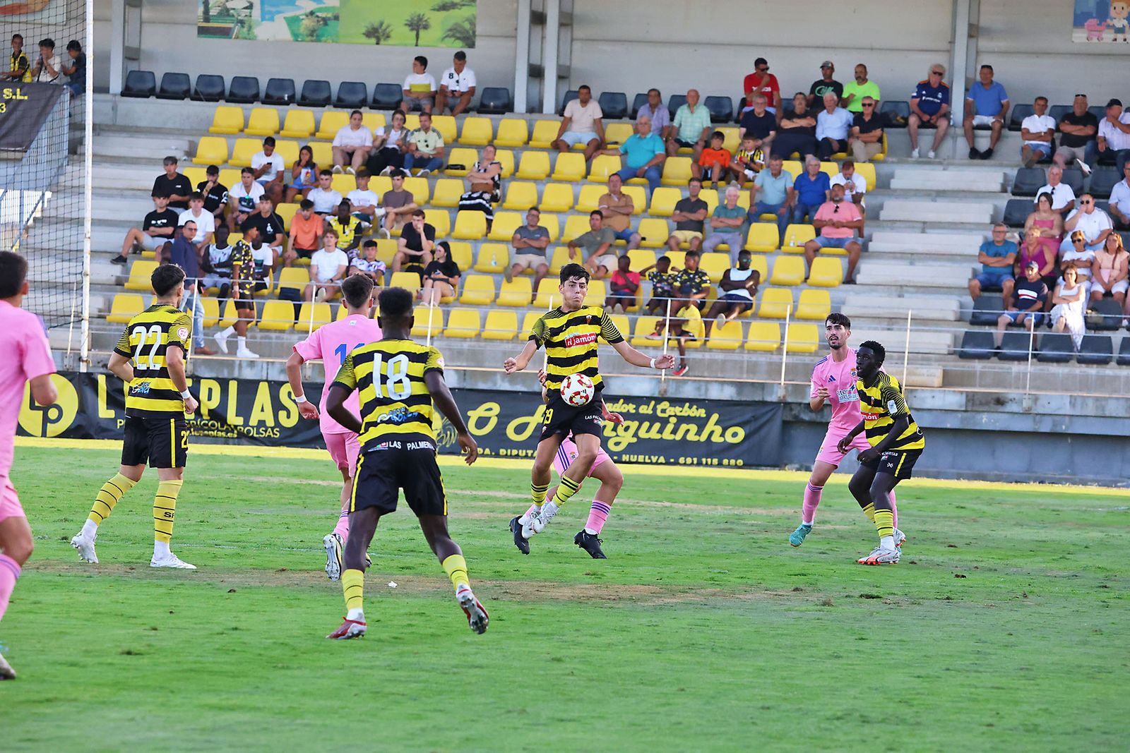 Imágenes del Trofeo de la Bella entre el San Roque de Lepe y el Recreativo de Huelva