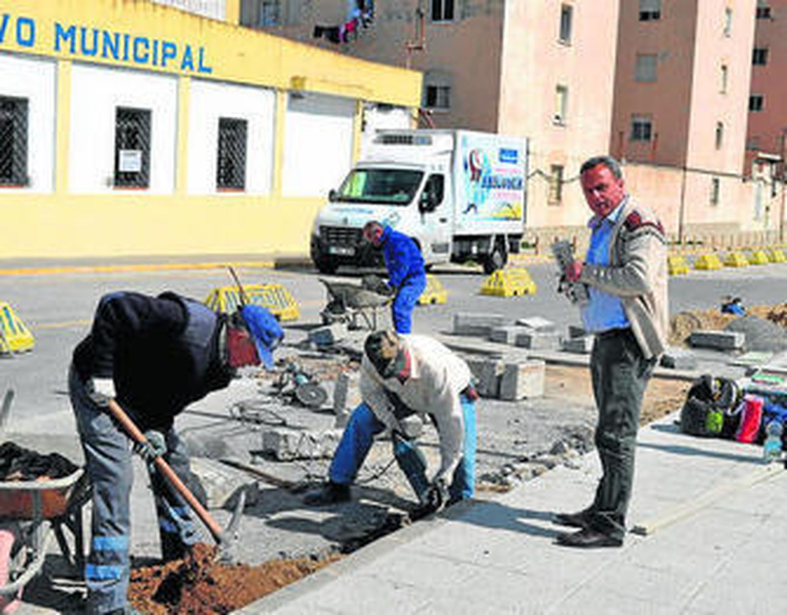 Trabajos para habilitar los aparcamientos.