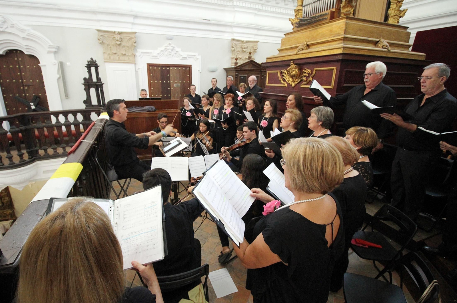 Misa ante la Virgen de La Cinta presidida por el obispo de Huelva, José Vilaplana, en la Catedral