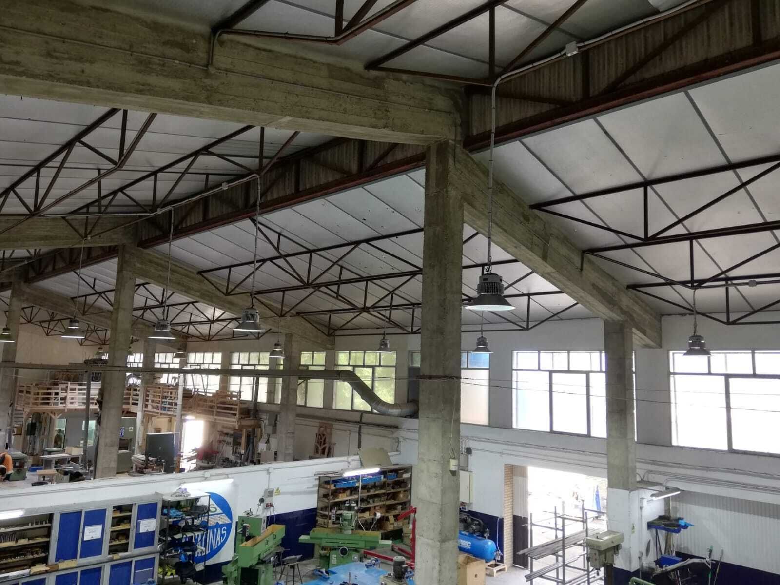 Interior de los talleres de ciclos formativos del instituto Las Salinas