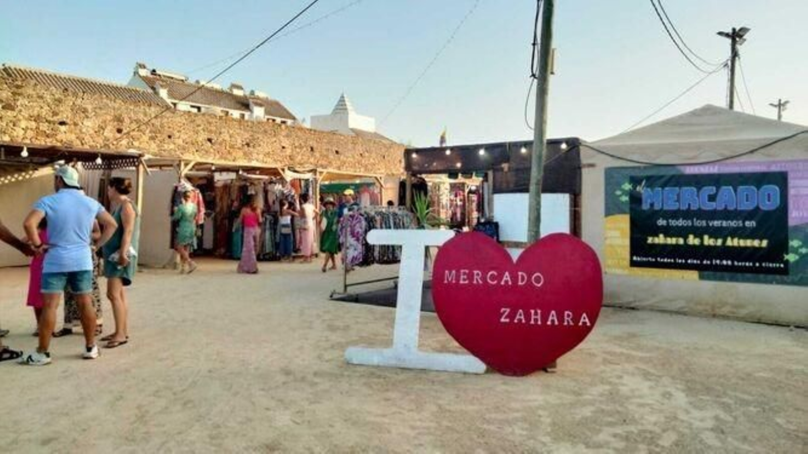 Imagen de archivo del mercado artesanal de Zahara de los Atunes Imagen de archivo del mercado artesanal de Zahara de los Atunes