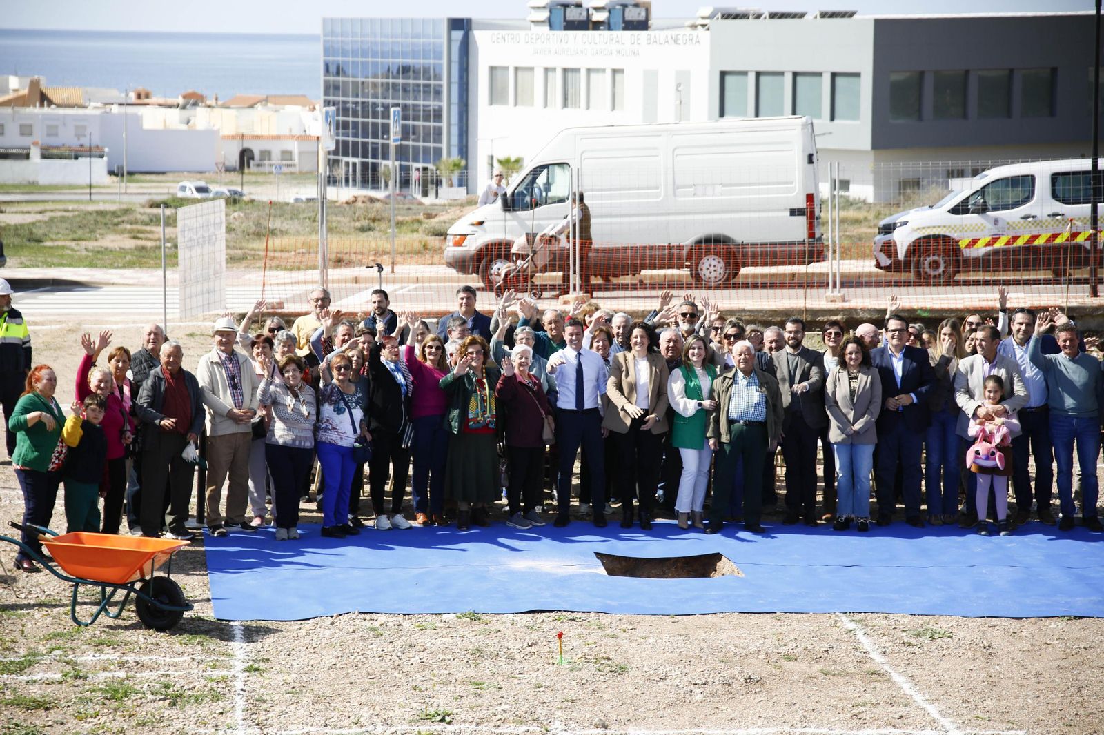 Las imágenes de la primera piedra del Centro de mayores en Balanegra