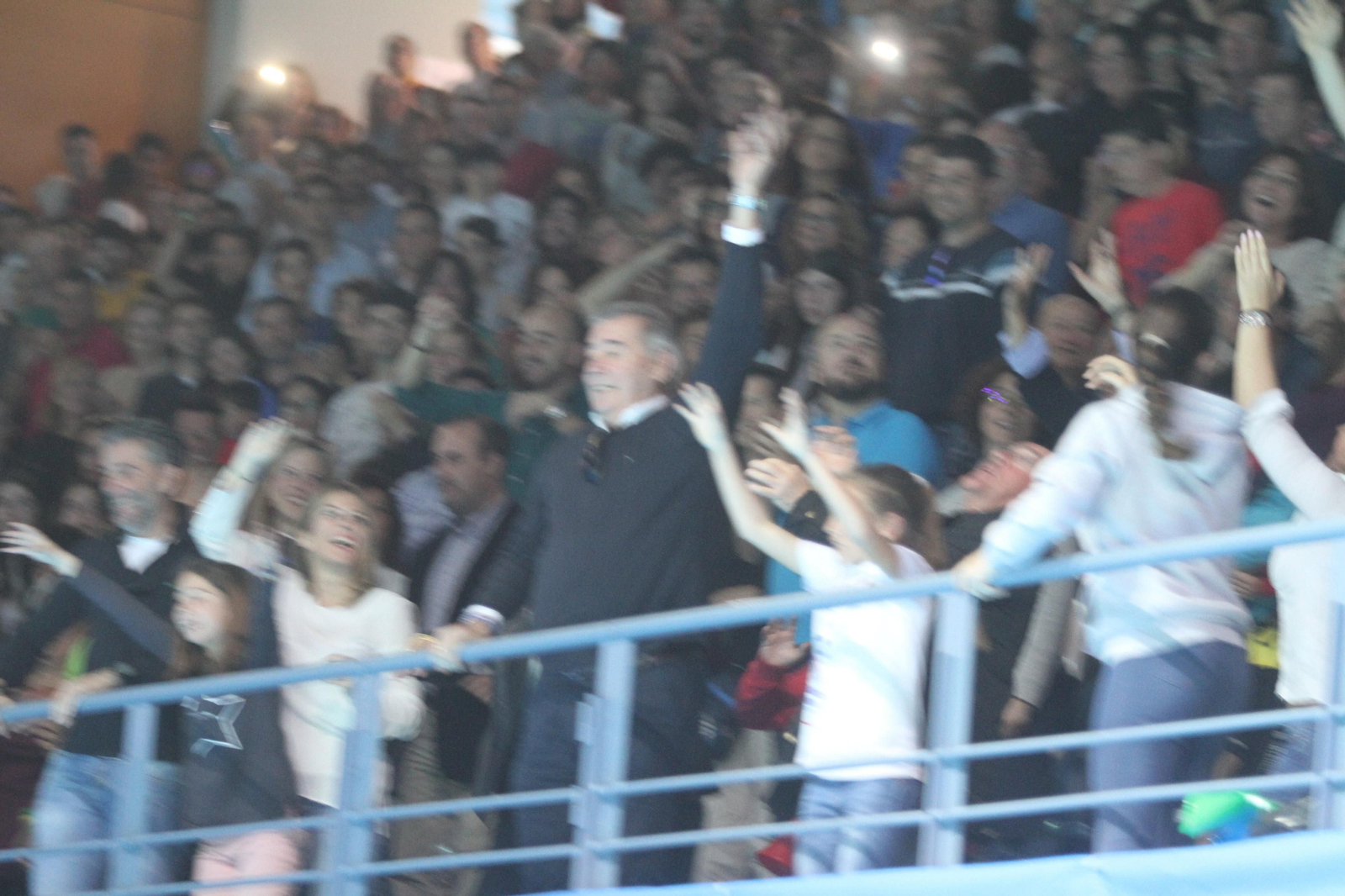 Las gradas del pabellón Carolina Marín se llenaron para ver ganar el oro a la onubense.