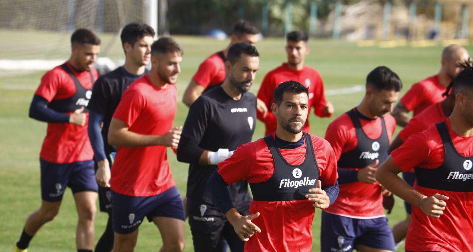 Los jugadores del Córdoba CF se ejercitan en la Ciudad Deportiva.
