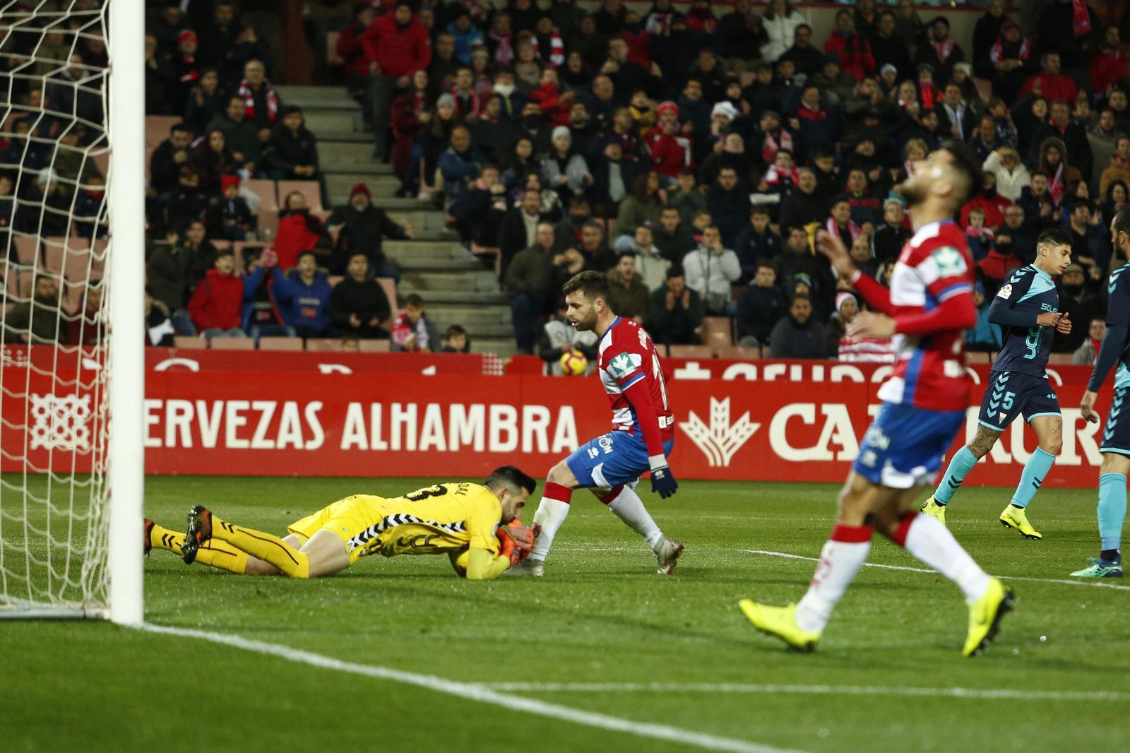 Rodri no llega a un balón en el partido del viernes ante el Albacete