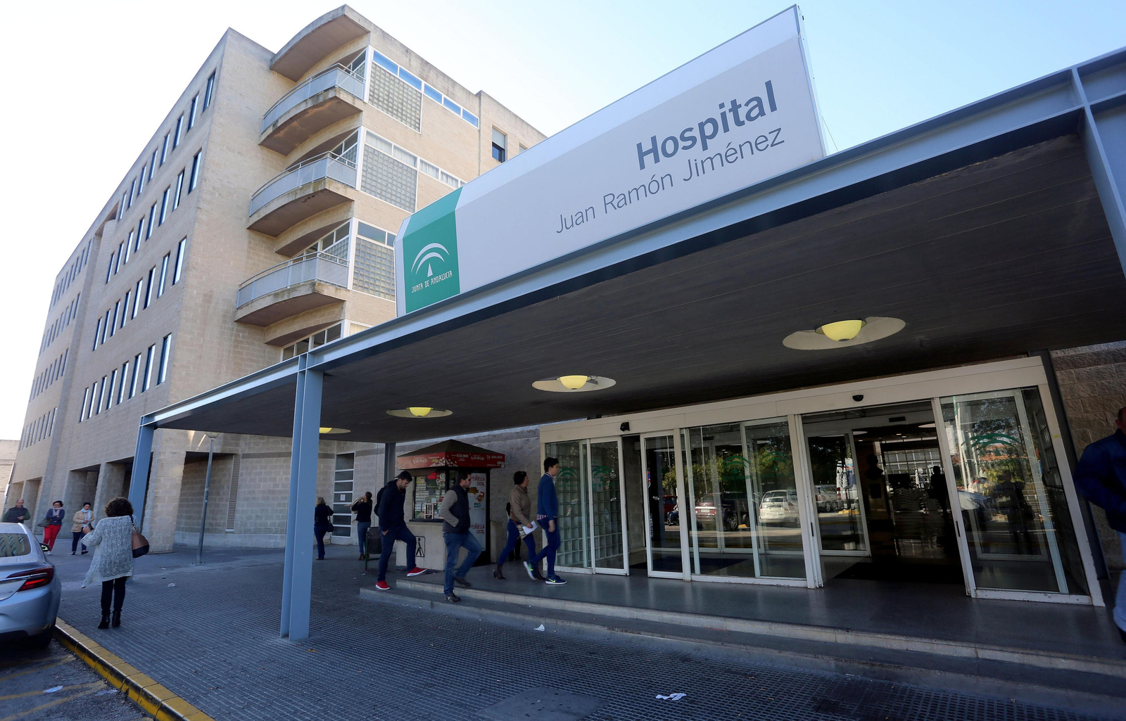 Puerta principal de acceso al Juan Ramón Jiménez