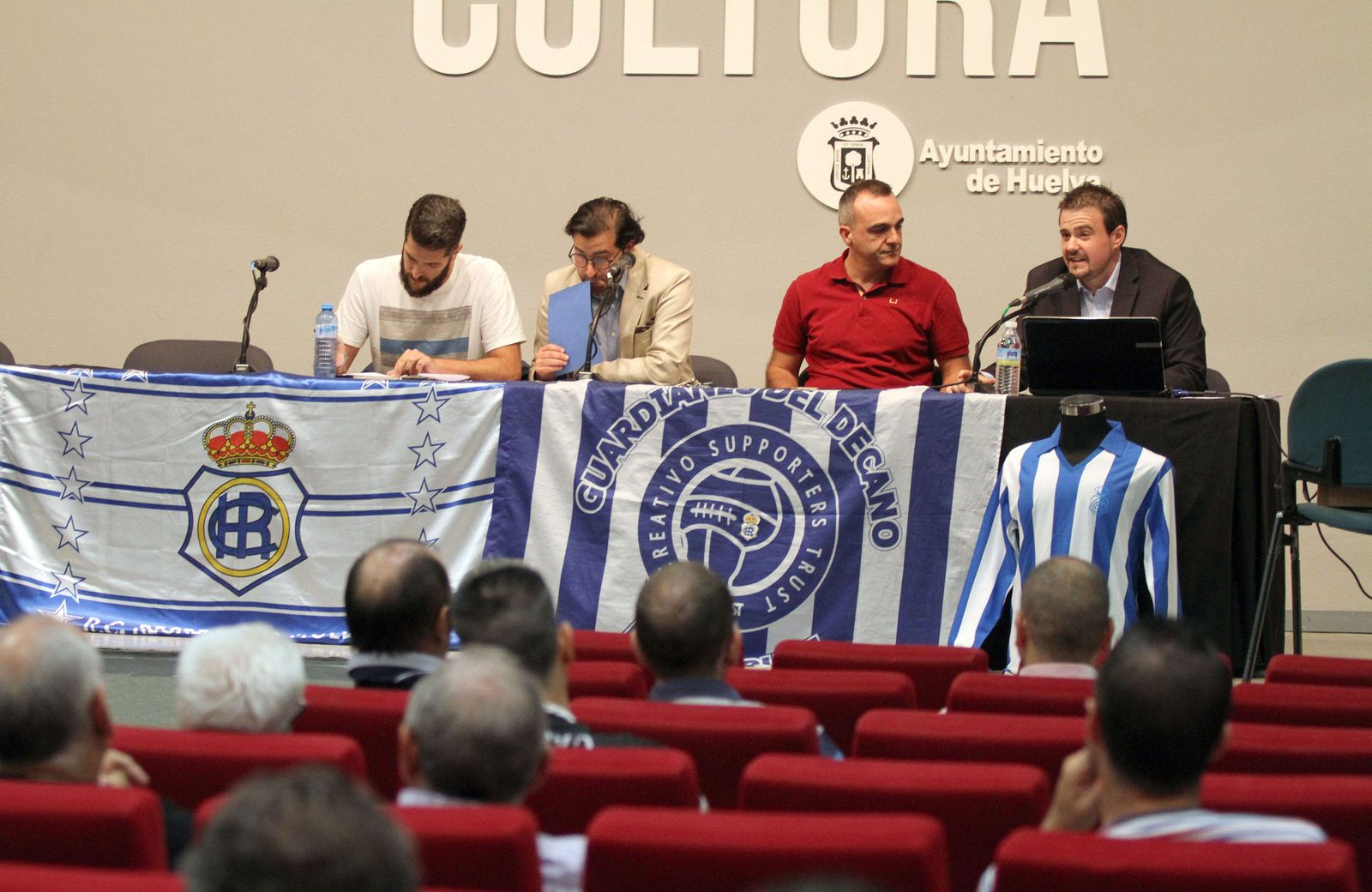 Una asamblea del Trust de aficionados del Recreativo, celebrada el pasado mes de octubre.