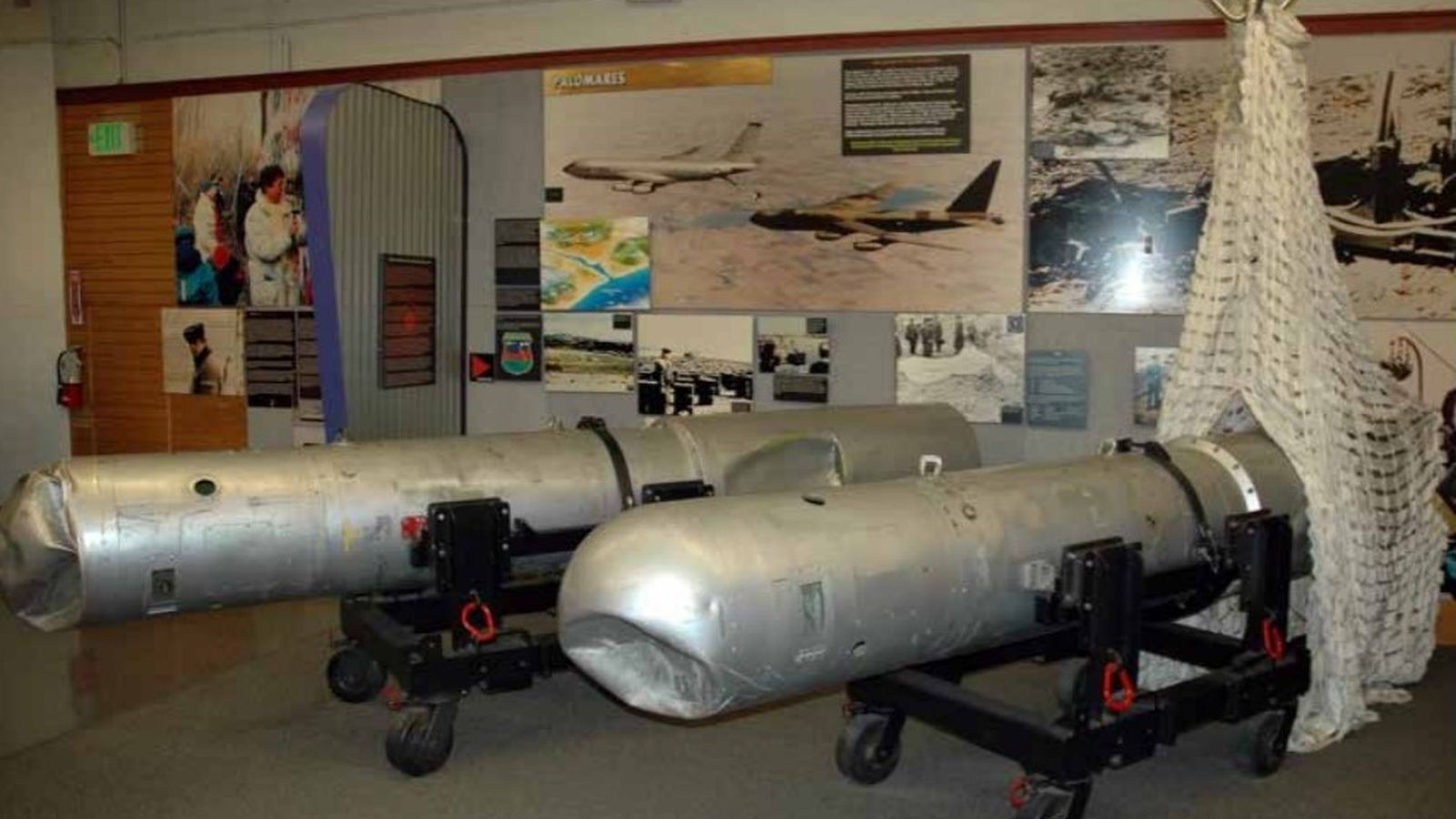 Vista actual de dos de las cuatro armas nucleares implicadas en el accidente de Palomares, conservadas intactas y trasladadas a Estados Unidos tras el suceso. La pieza procede de la colección del National Atomic Museum, en Albuquerque