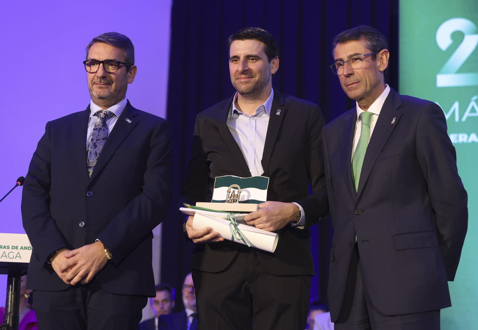 Las fotos de la entrega de las Banderas por el 28-F en Málaga