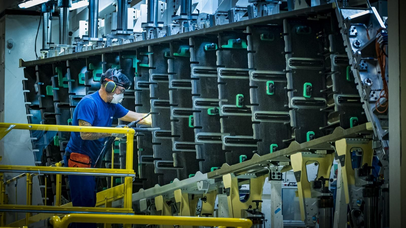 Línea de producción del avión A350 en Airbus Cádiz