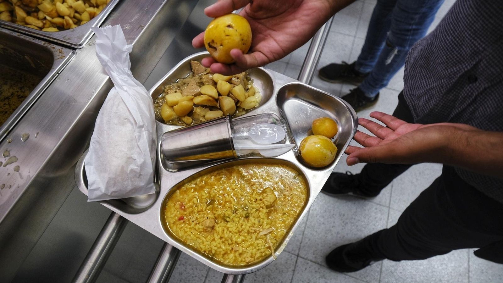 La comida servida este jueves en el comedor Virgen Poderosa. La comida servida este jueves en el comedor Virgen Poderosa.