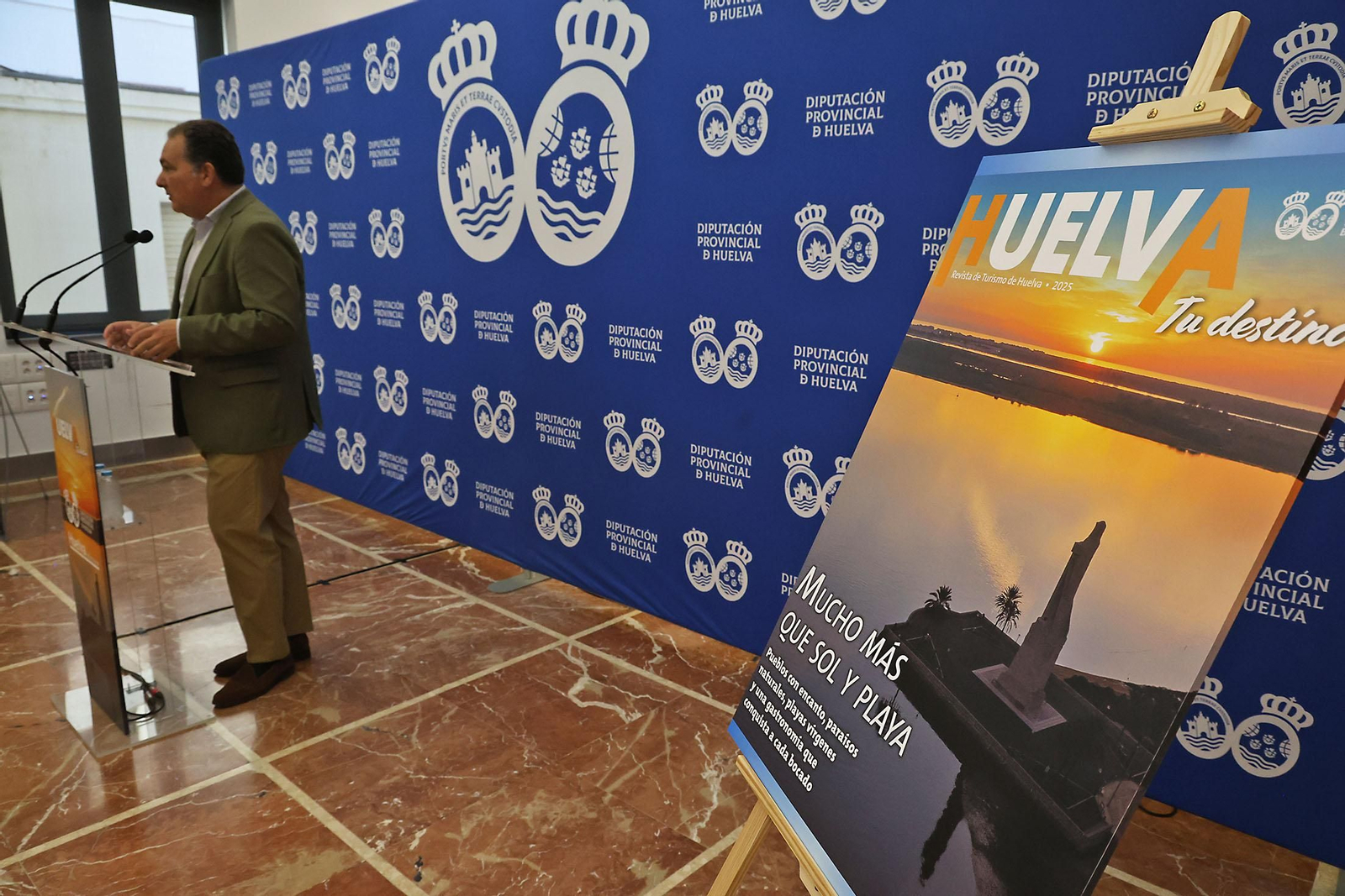 Imágenes de la presentación de la revista de Turismo "Huelva Tu Destino"