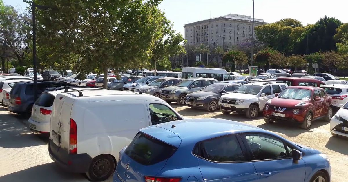 La curiosa manera de aparcar en Sevilla que deja perplejos a quienes son de fuera: "Estoy flipando, yo esto no lo supero"