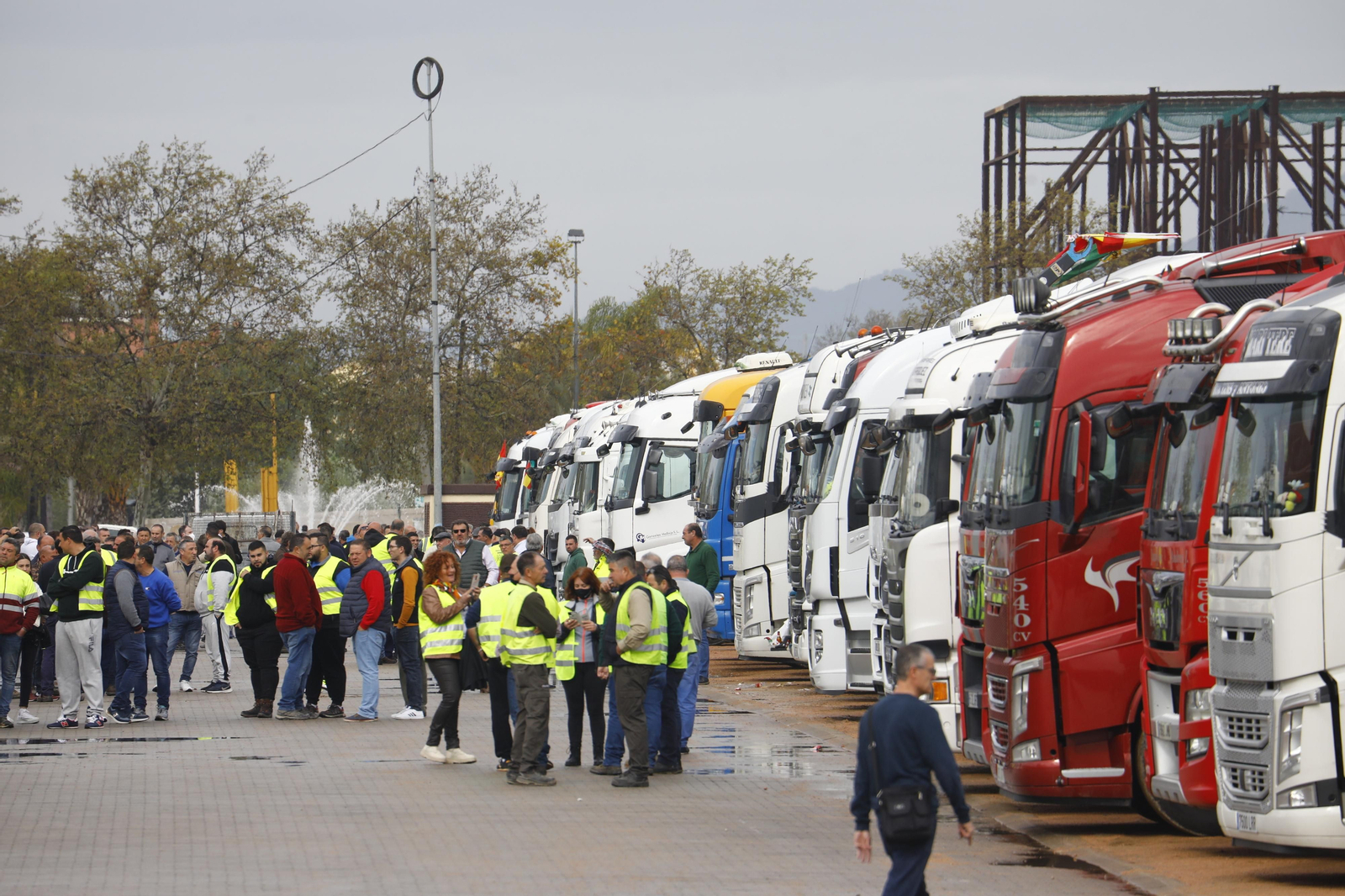 Cientos de camiones se concentran en Córdoba: las imágenes de una protesta multitudinaria