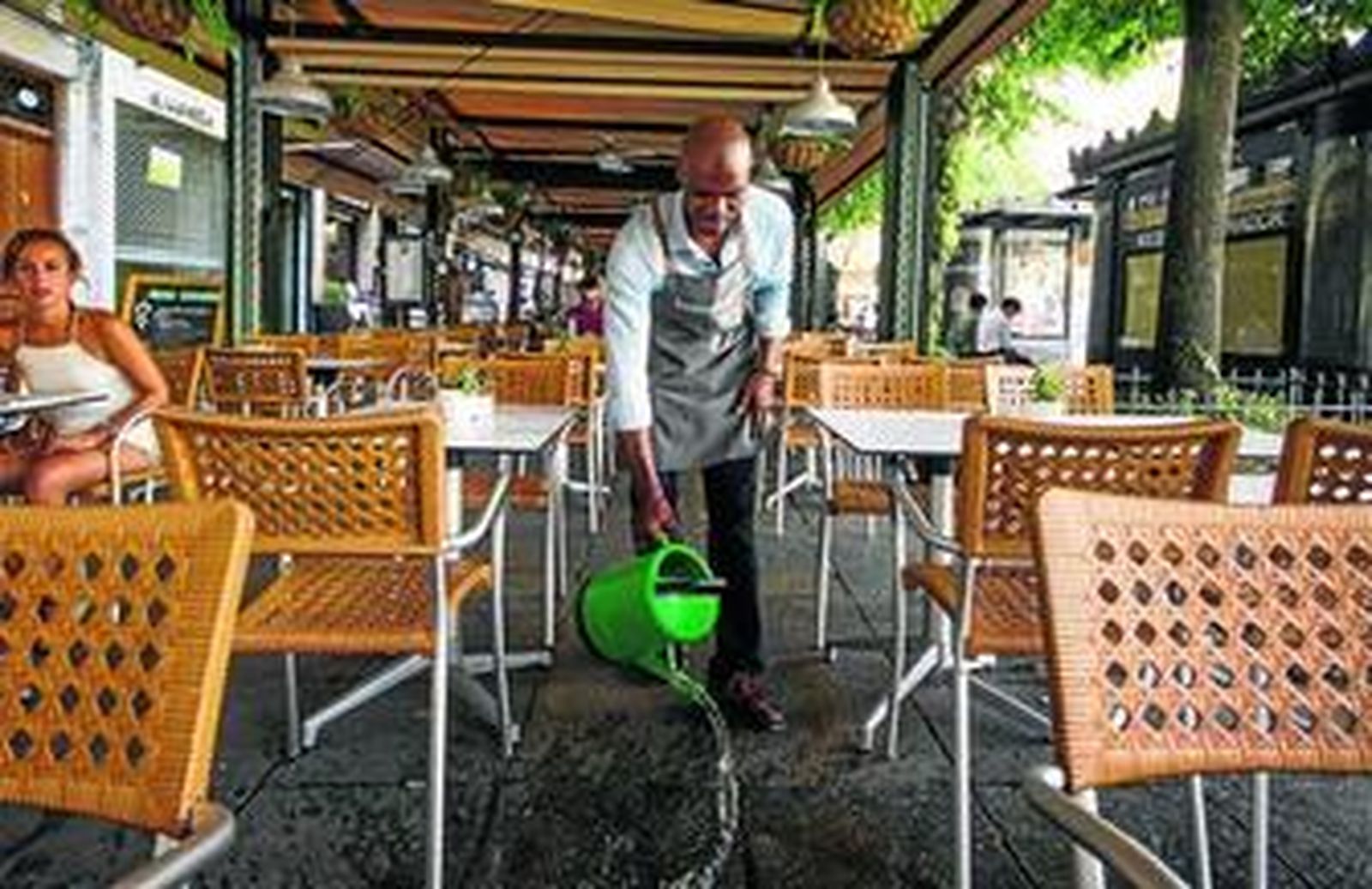 La Junta permitirá a las discotecas que instalen terrazas