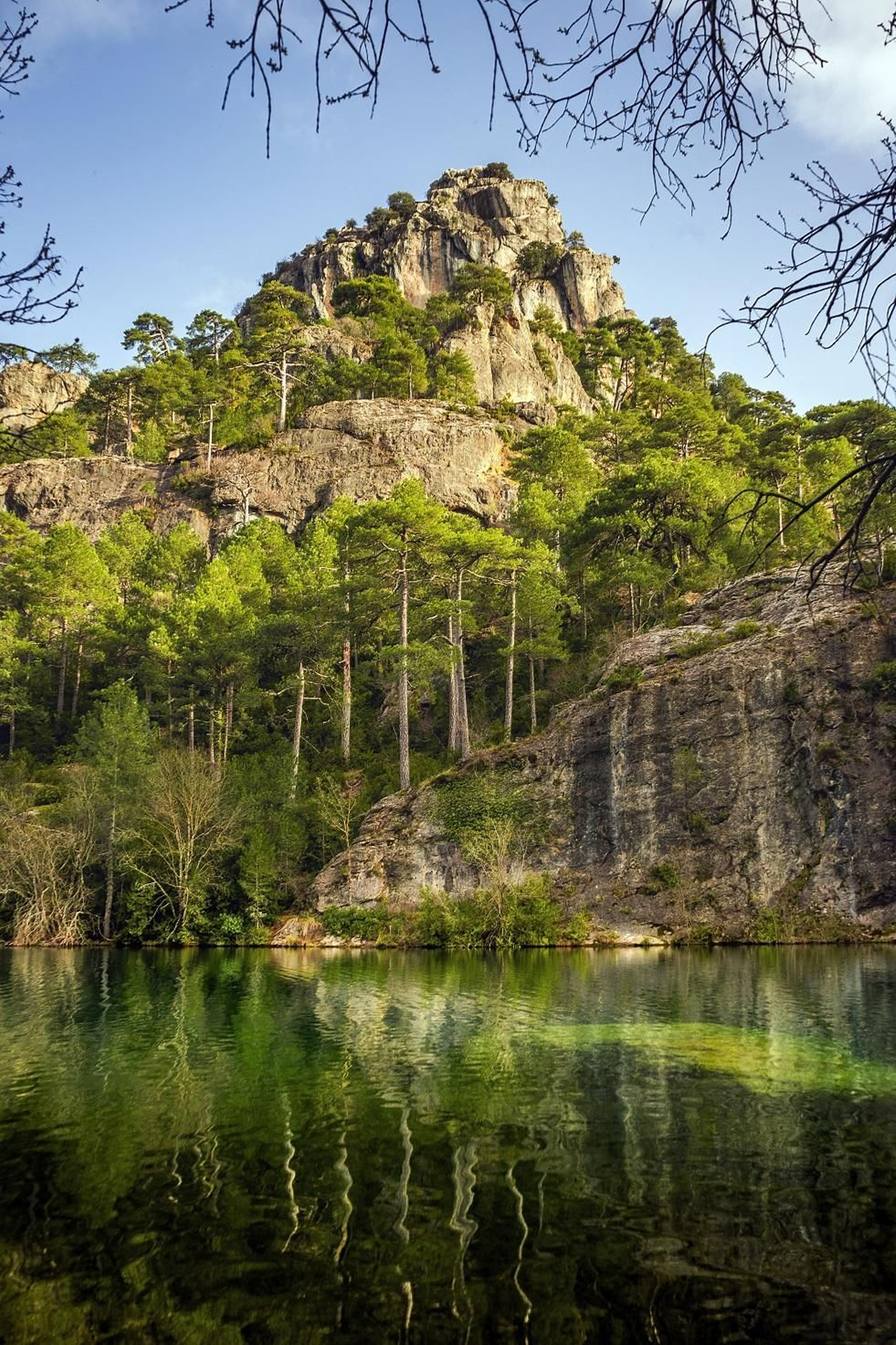 El recorrido por la Laguna de Valdeazores es todo un espectáculo para los sentidos.
