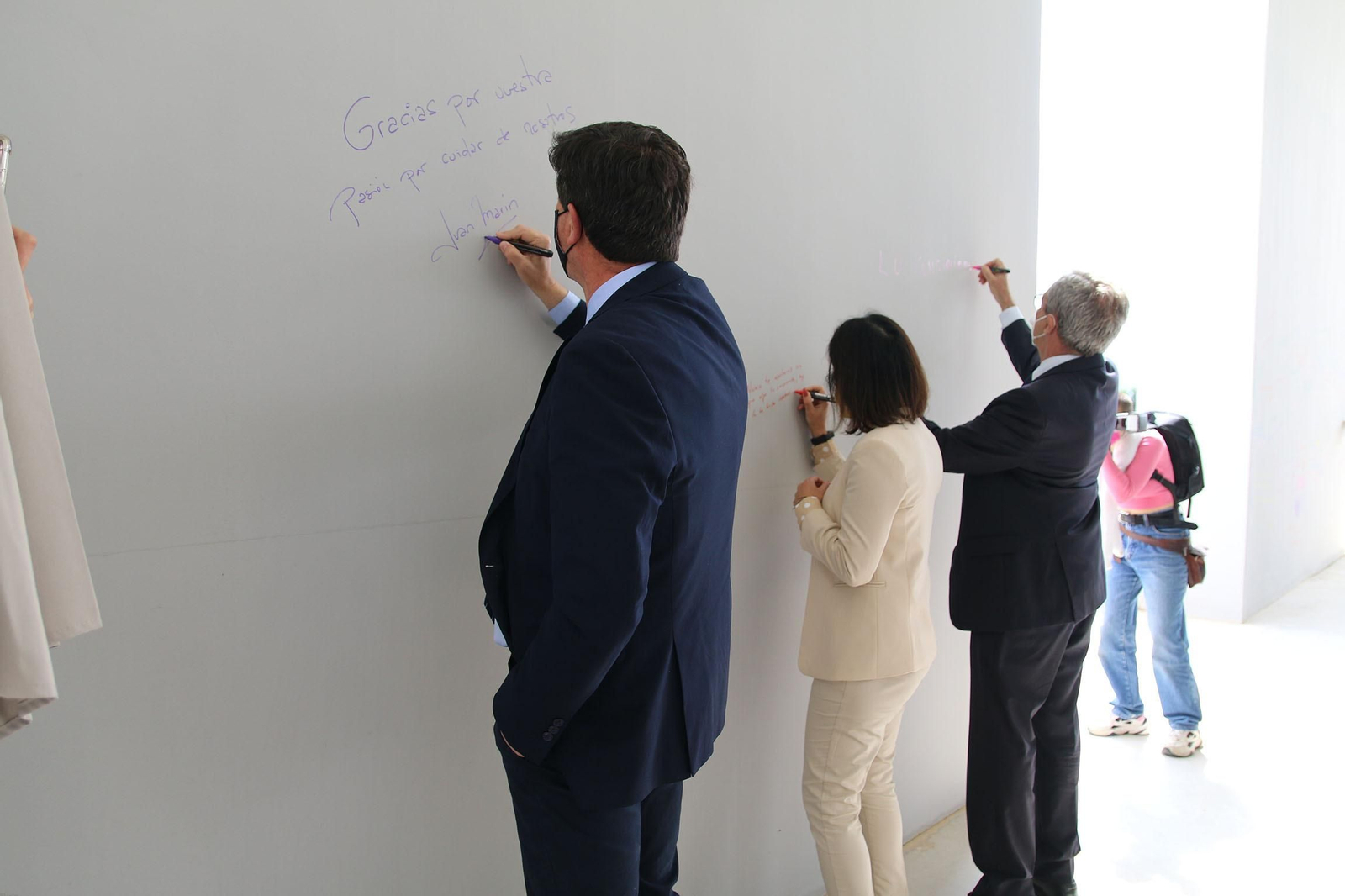 Fotogalería de la visita de Juan Marín a Kimitec, al PITA y a Unica Group