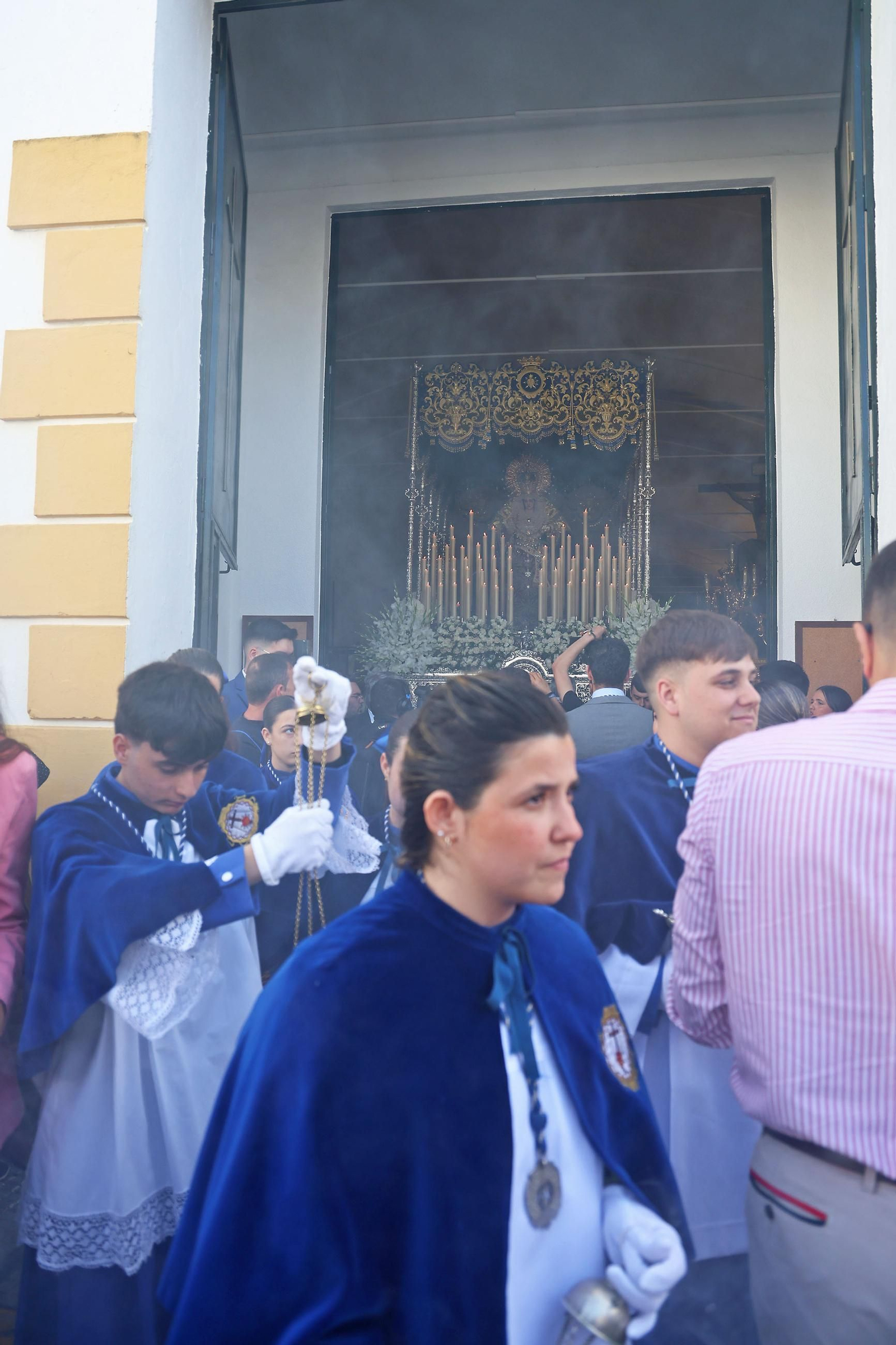 Imágenes de la VIrgen de Los Dolores por su barrio de las Colonias
