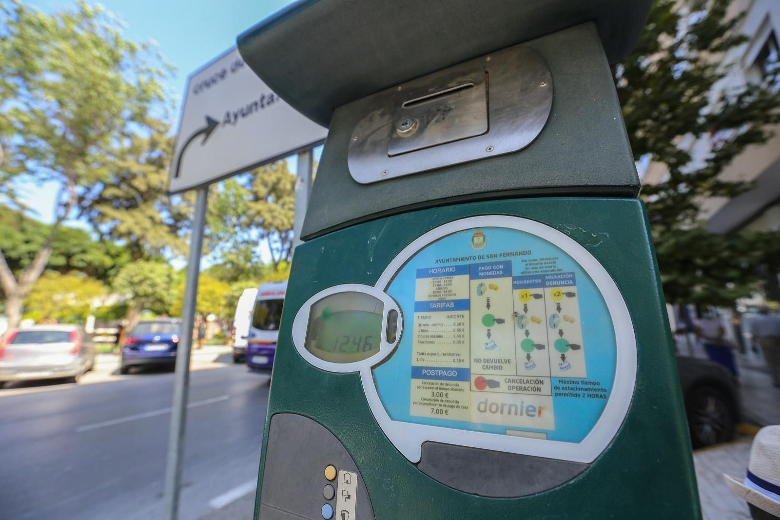 Un parquímetro de la zona azul en la calle Arenal, junto al parque Almirante Laulhé.
