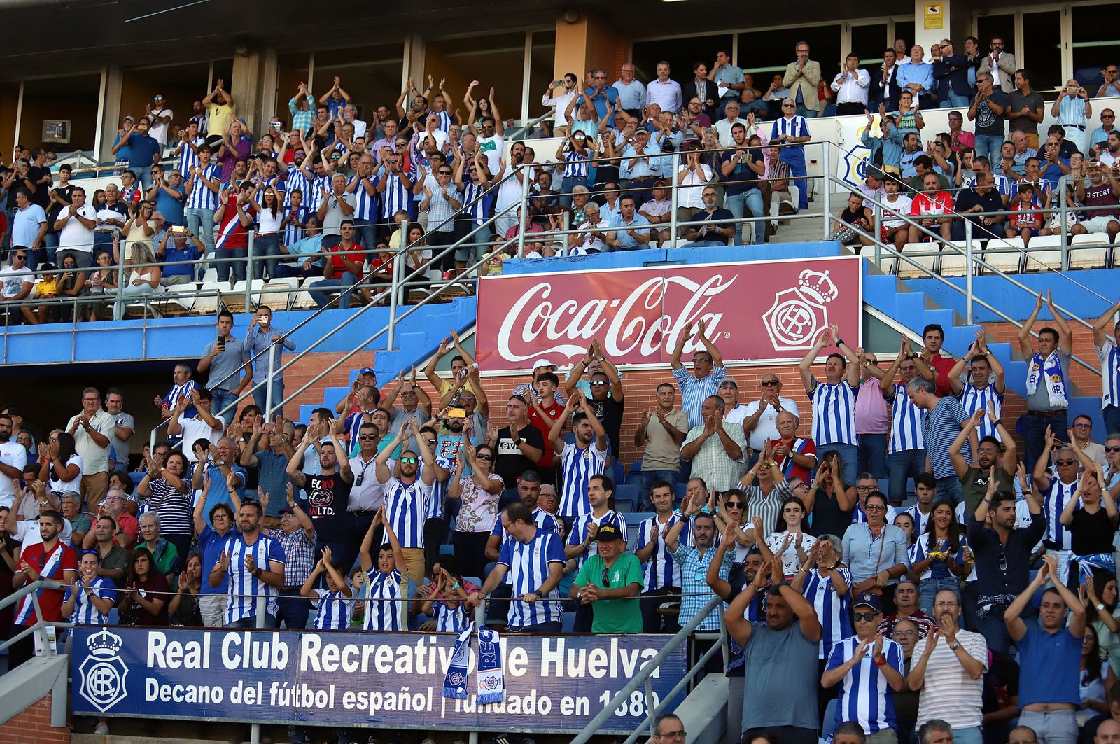 Imágenes del mejor ambiente en el Estadio Nuevo Colombino