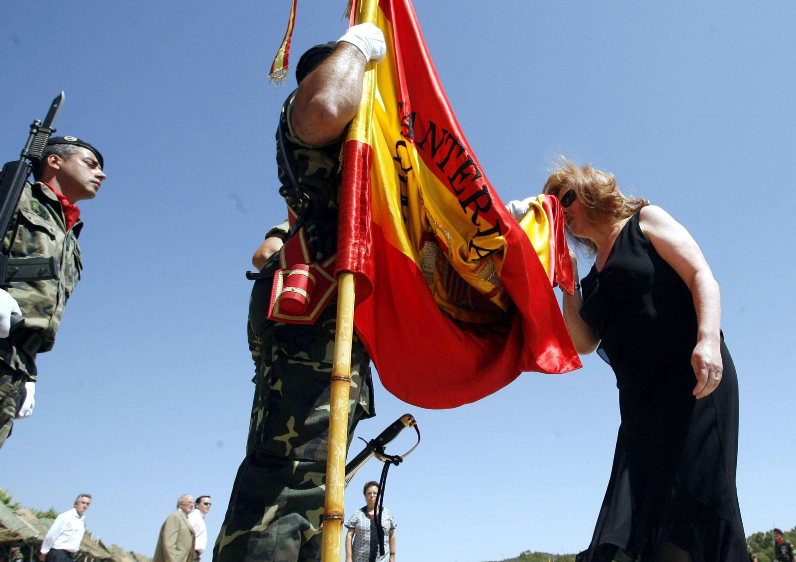 Jura de bandera para civiles en Cerro Muriano. Jura de bandera para civiles en Cerro Muriano.