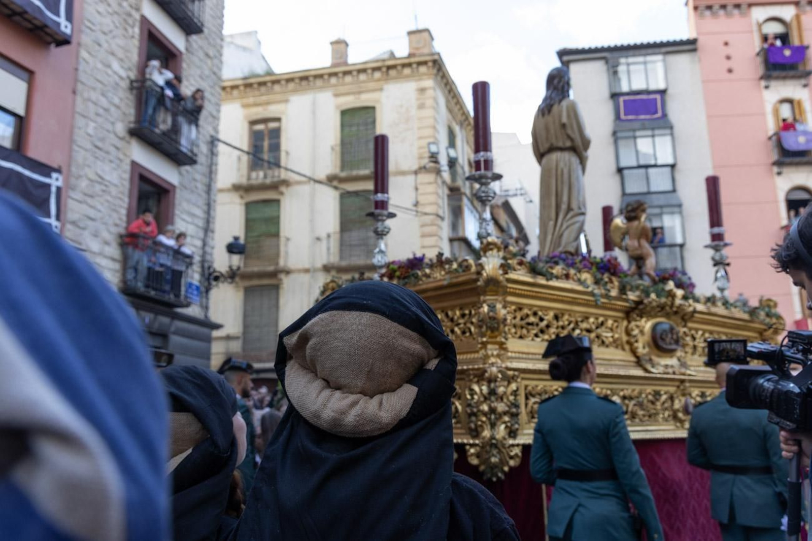 Las cofradías de la Vera Cruz, Expiración y Gran Poder lucen sus cortejos en la calle