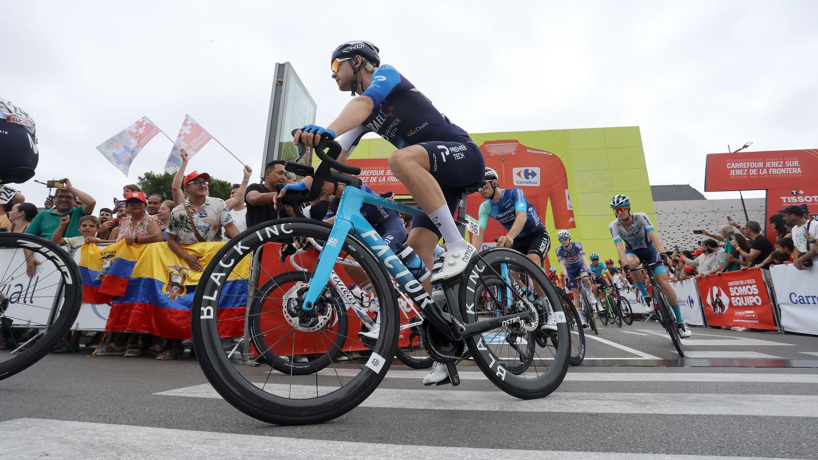Así fue la salida de la Vuelta España desde Carrefour Sur en Jerez