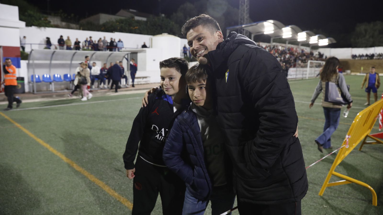 Las fotos de la visita del Cádiz CF para celebrar el 50 aniversario del CD Guadiaro