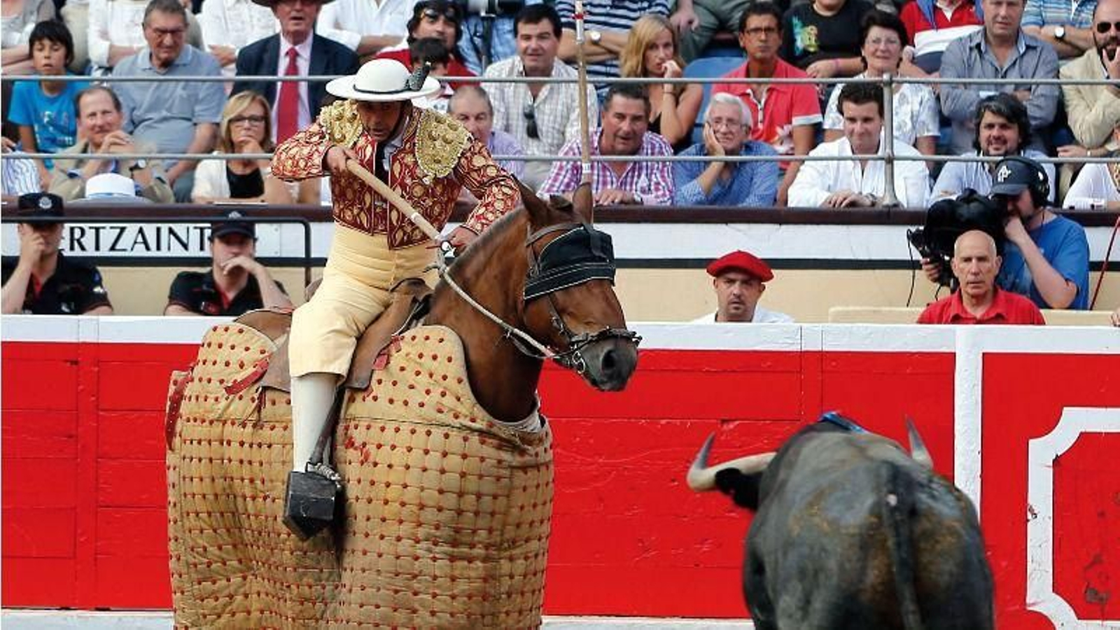 Manuel Jesús Espartaco picando en la plaza de Bilbao.