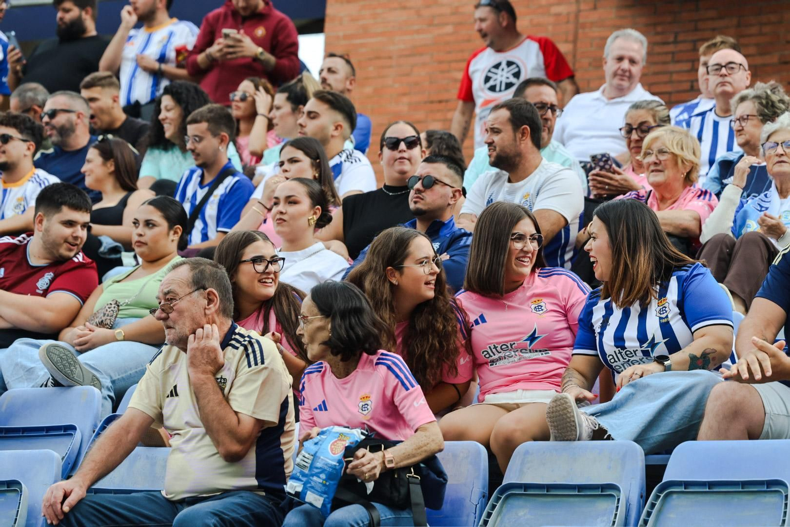 Búscate en las gradas del Nuevo Colombino en el Recre- Linares