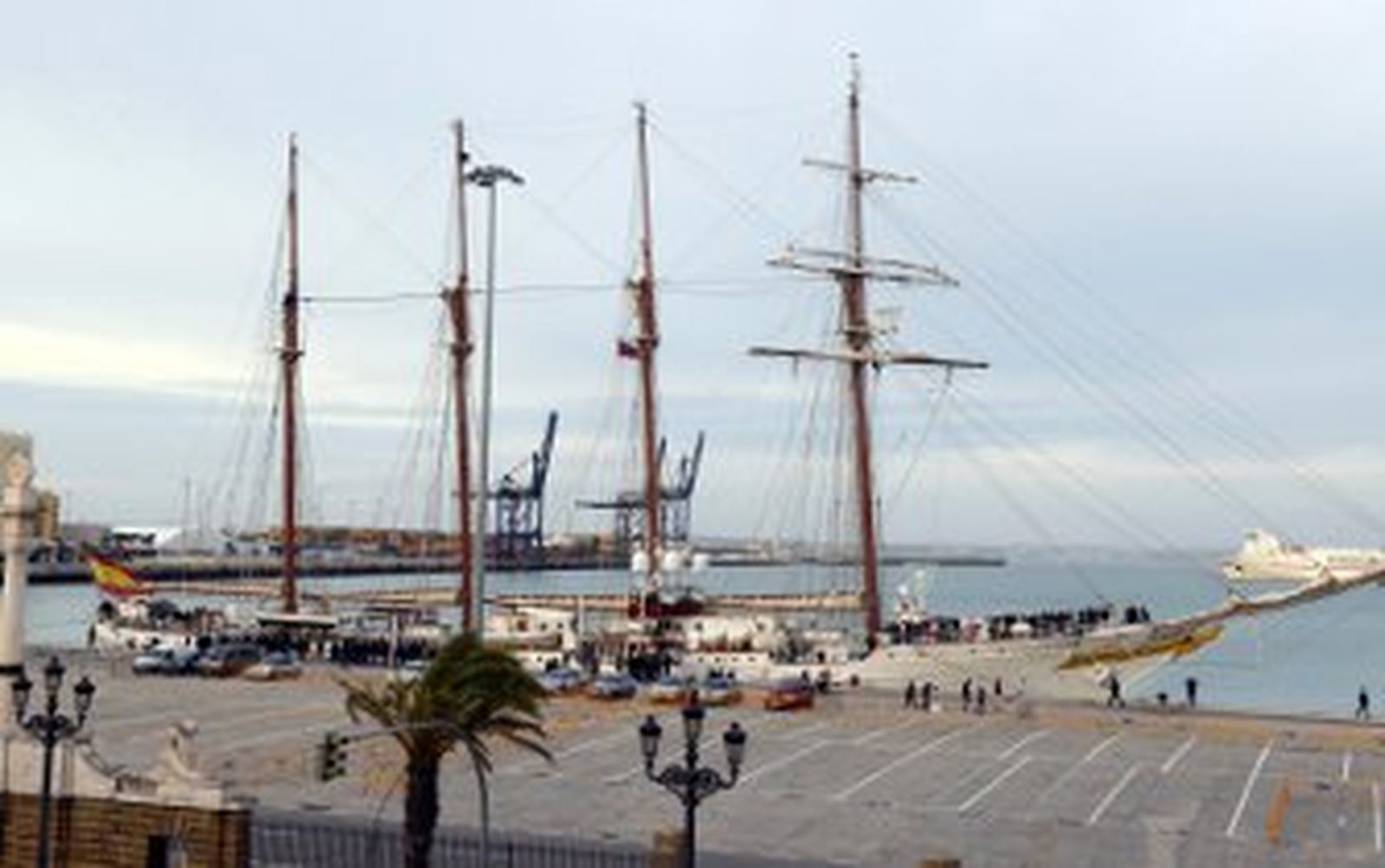 Detenidos tres marineros de 'Elcano' por comprar 20 kilos de cocaína en Colombia