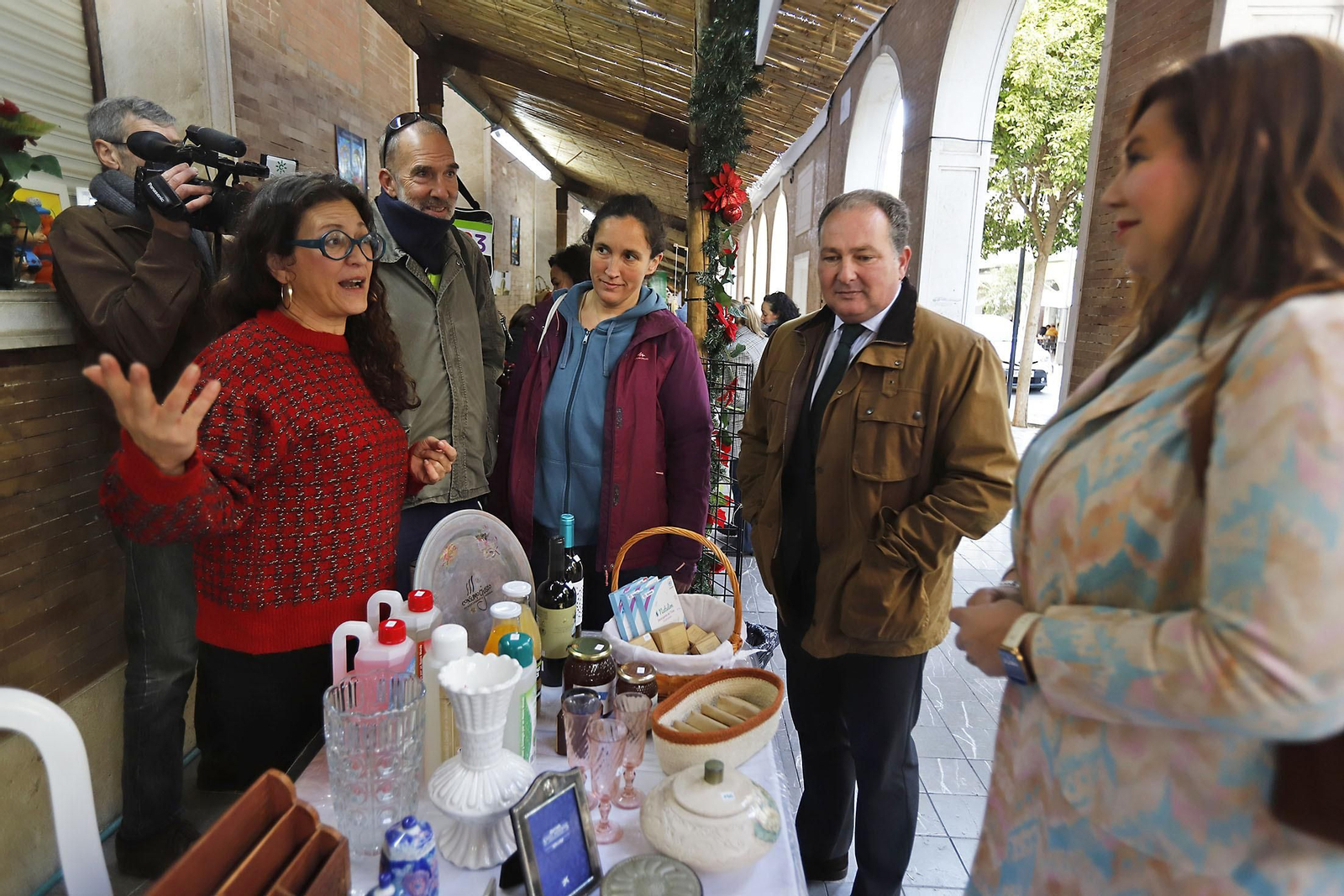 Imágenes del Mercadillo Solidario Navideño en la Diputación de Huelva